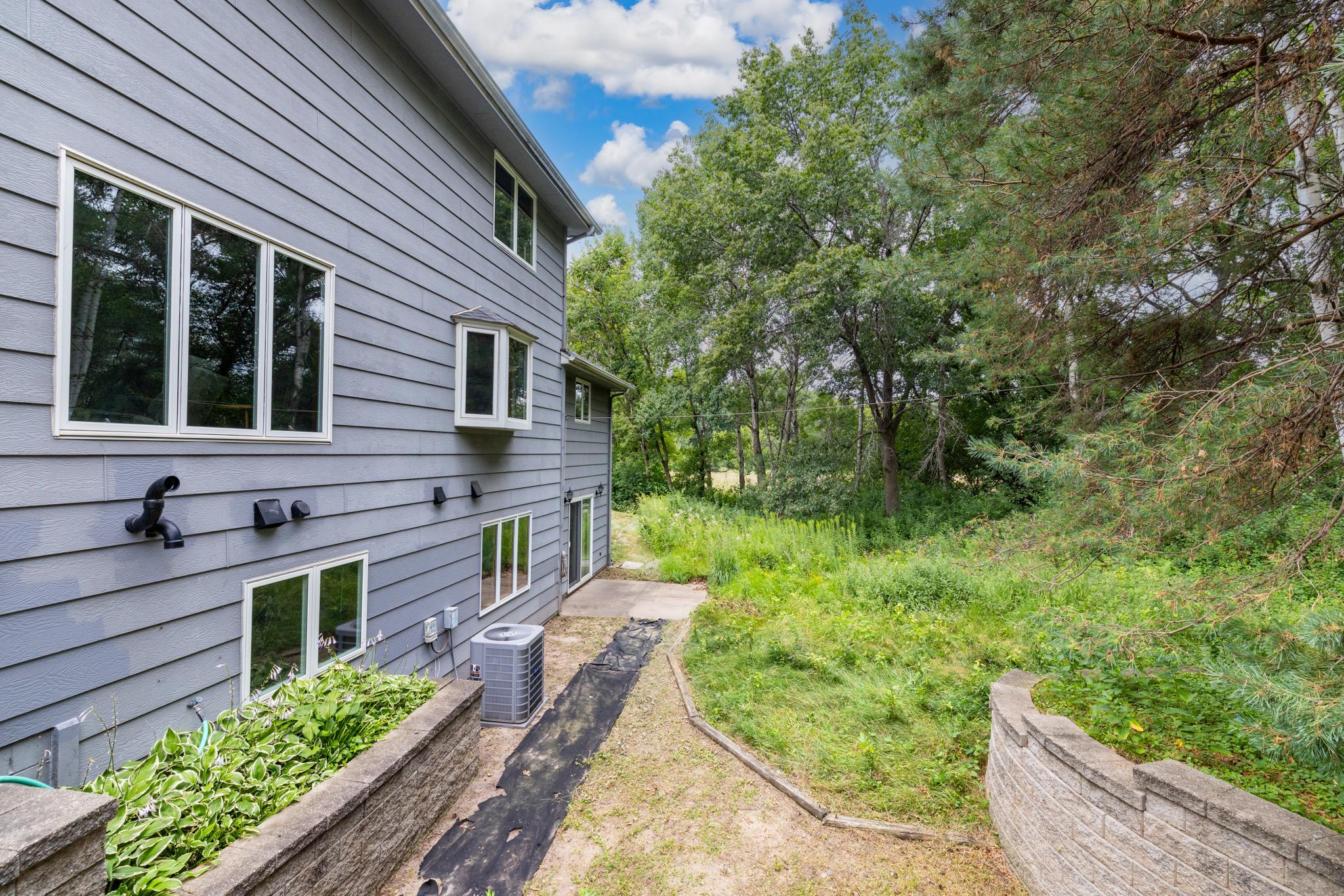2217 Gentry Avenue N Property Photo 35