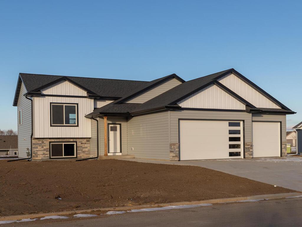 424 Amco Ln Property Photo 2