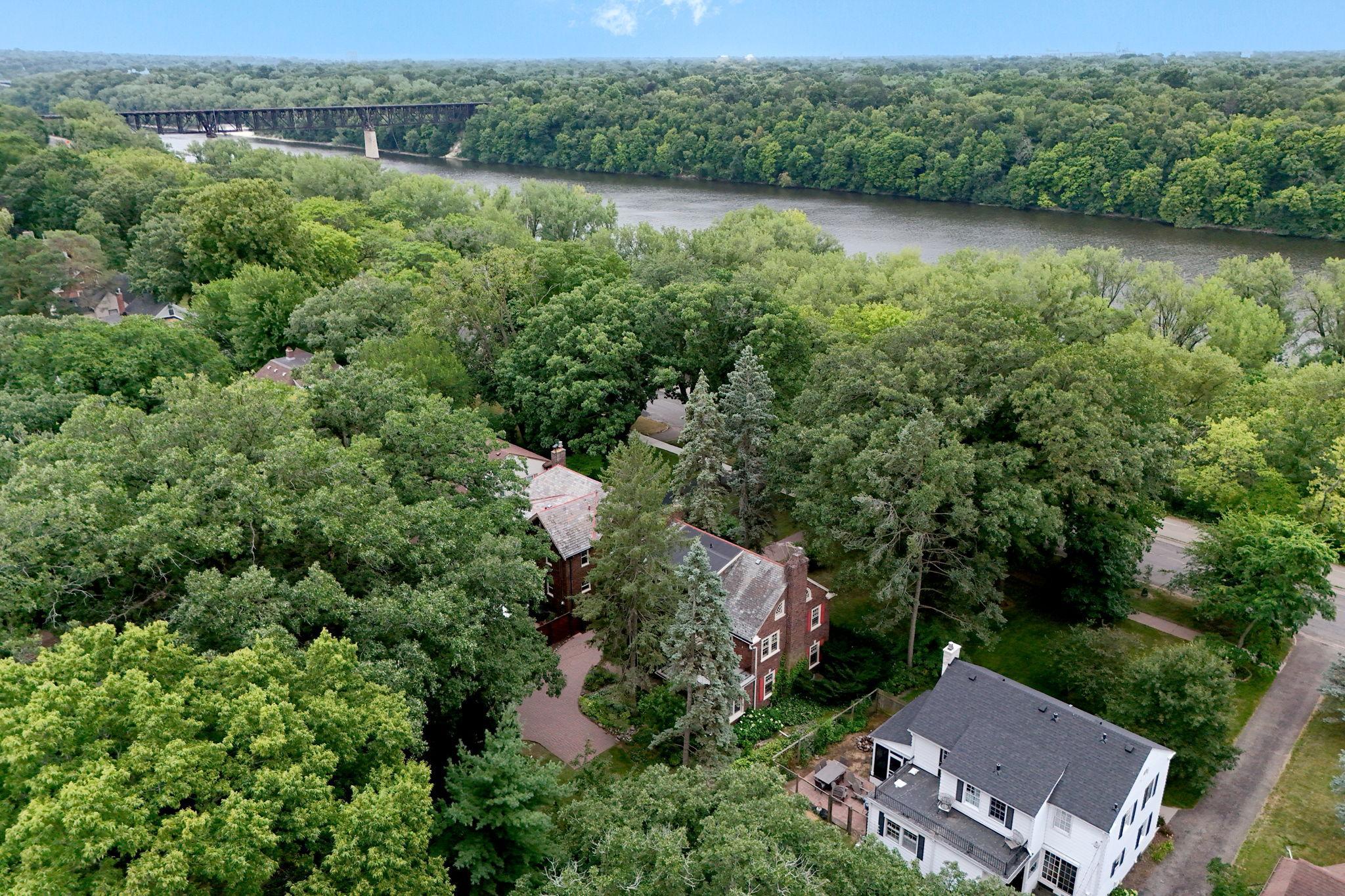 1615 E River Parkway Property Photo 54