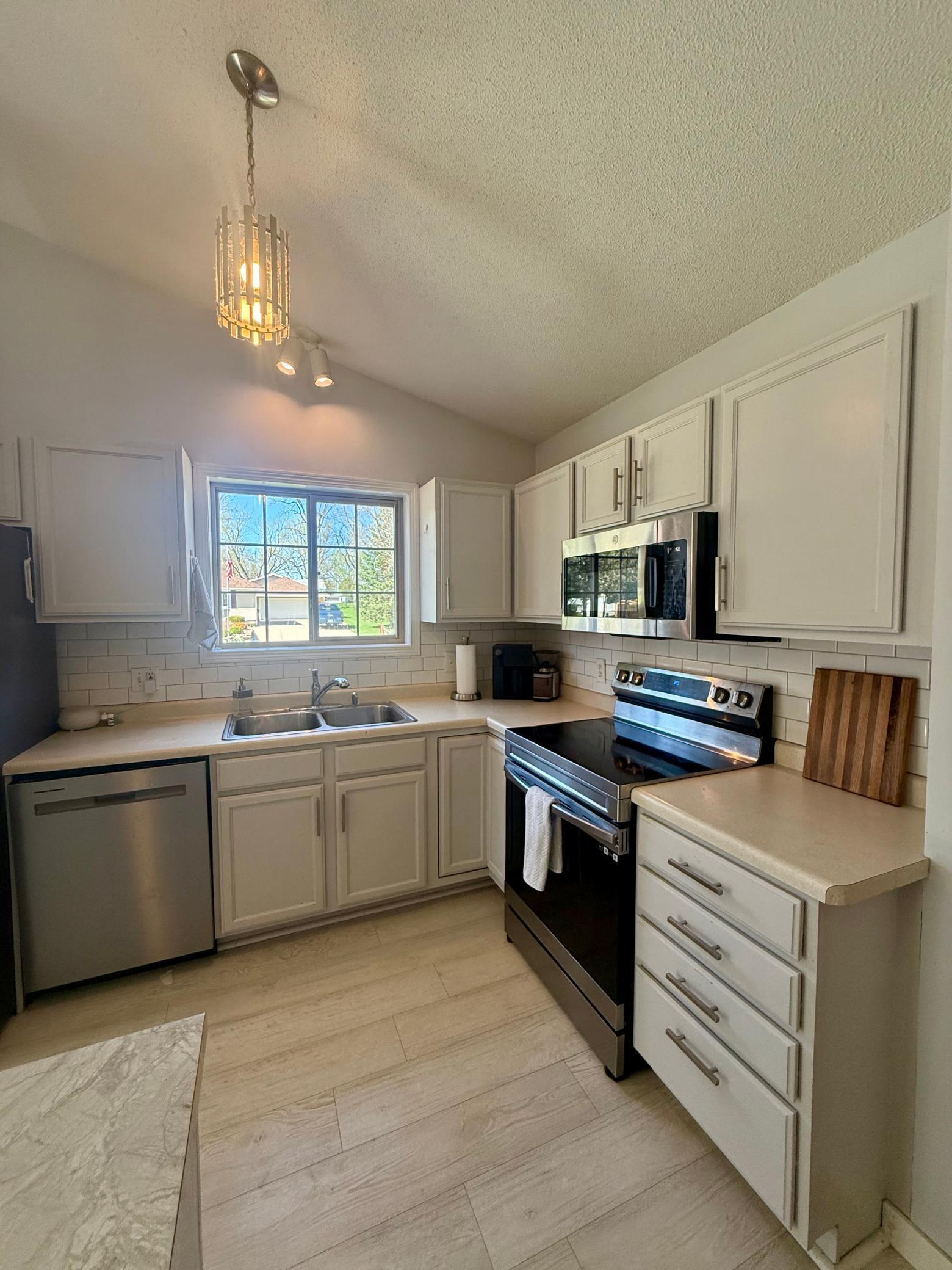 3818 Strathmore Lane Se Property Photo 13