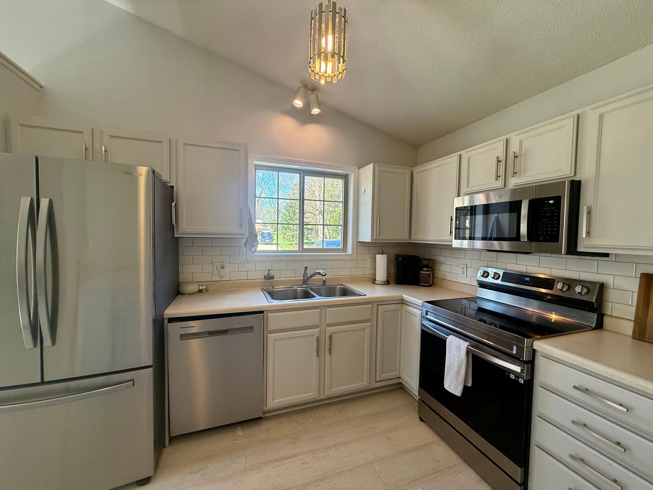 3818 Strathmore Lane Se Property Photo 14