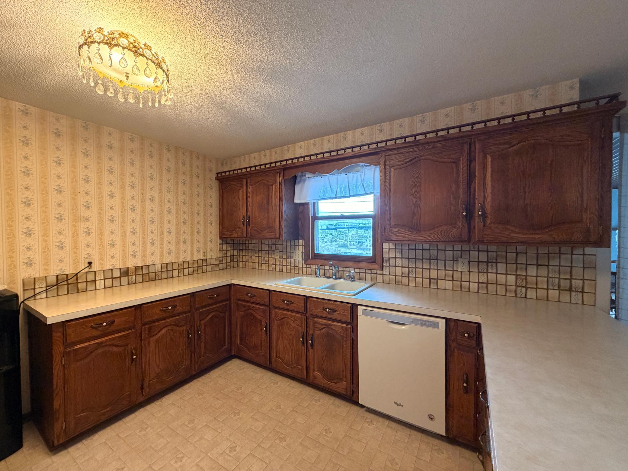 1306 Marie Avenue Property Photo 8