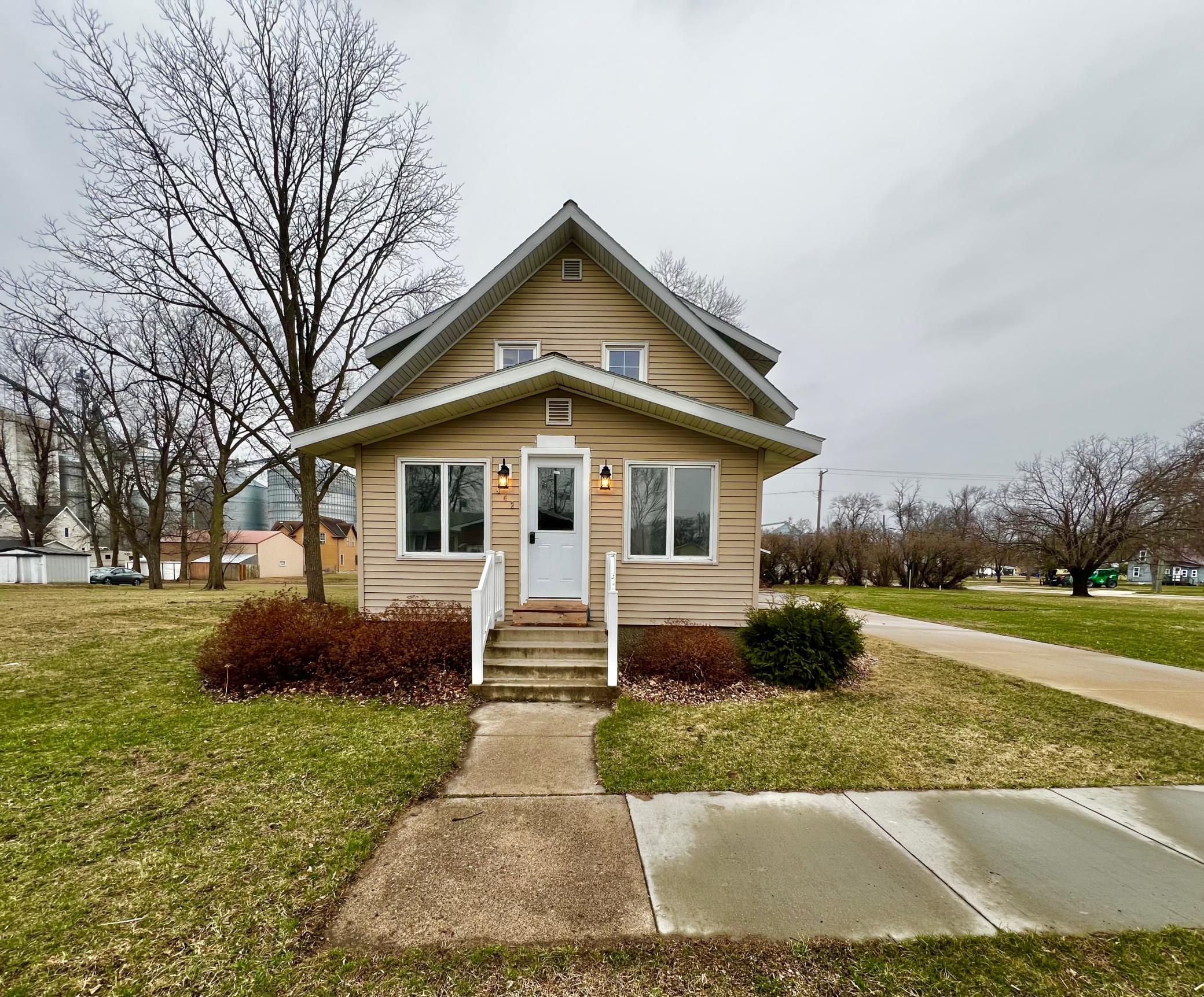 442 4th Street Property Photo 3