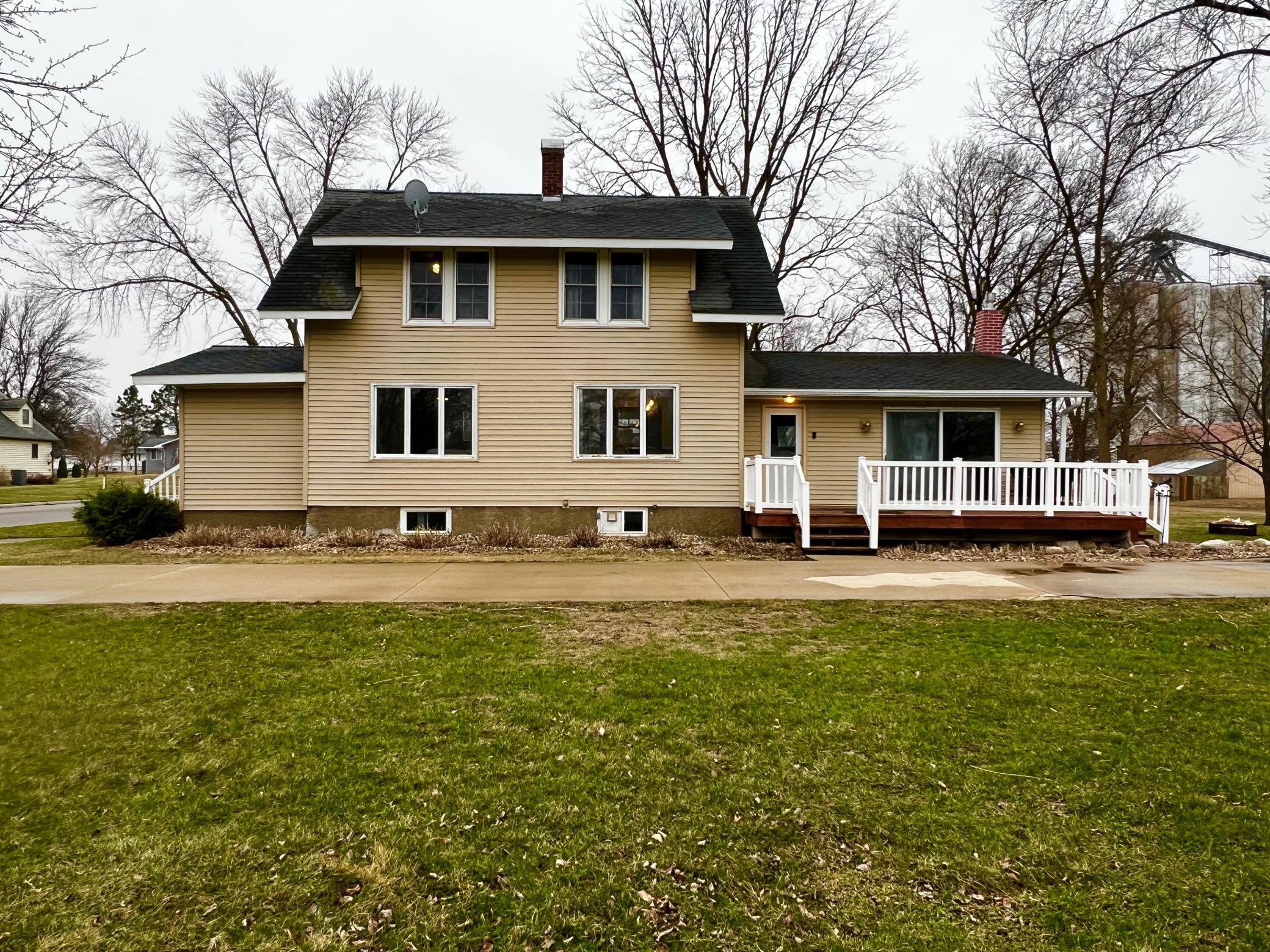 442 4th Street Property Photo 4