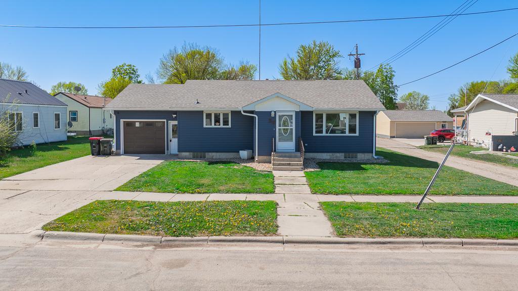 30 3rd Avenue W Property Photo 2