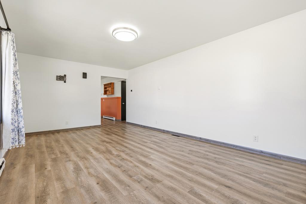 30 3rd Avenue W Property Photo 9