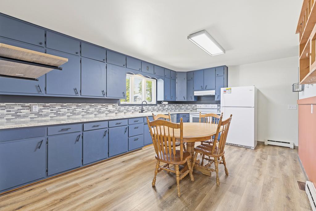 30 3rd Avenue W Property Photo 14