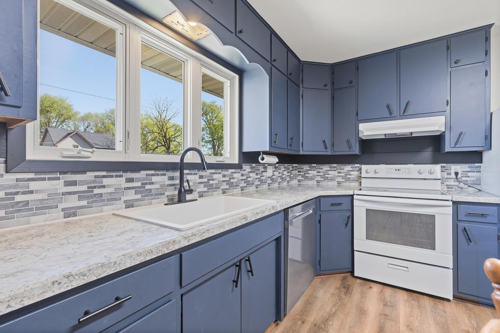 30 3rd Avenue W Property Photo 17