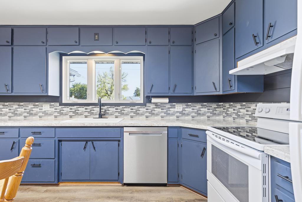 30 3rd Avenue W Property Photo 18
