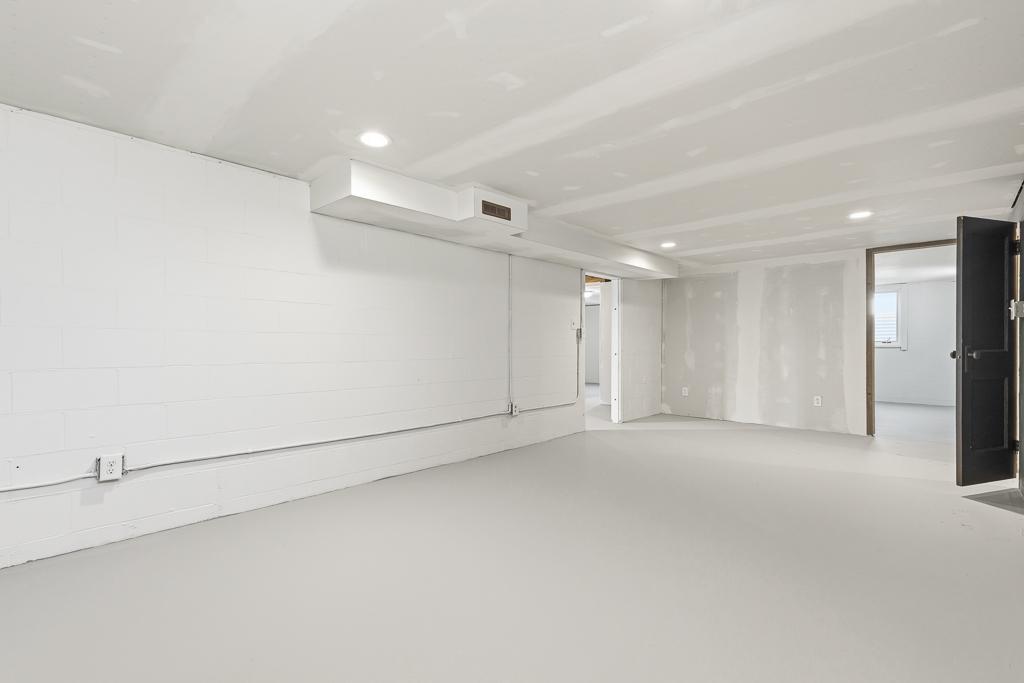 30 3rd Avenue W Property Photo 35