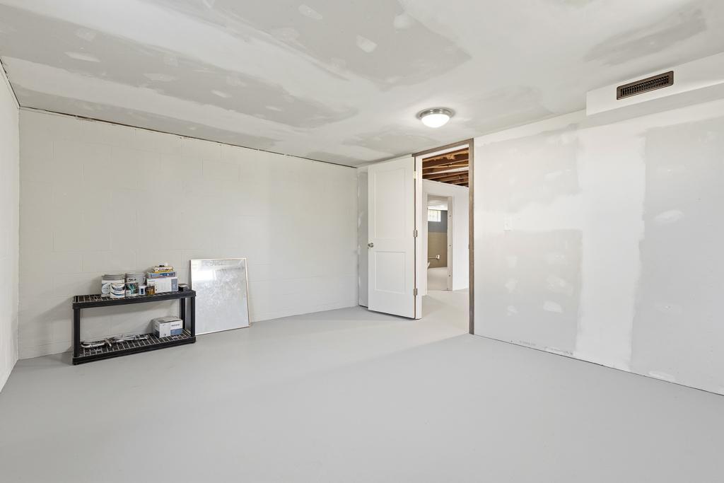 30 3rd Avenue W Property Photo 38
