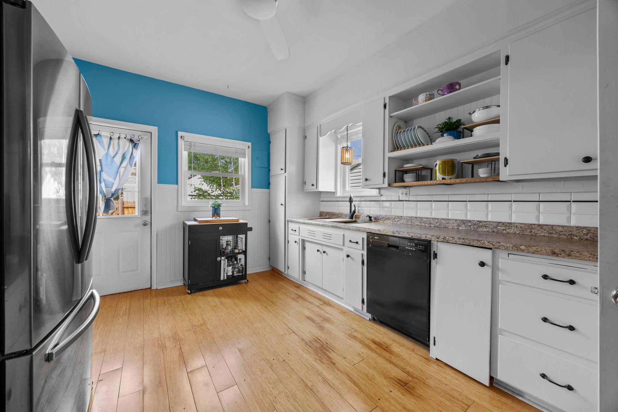 441 View Street Property Photo 4