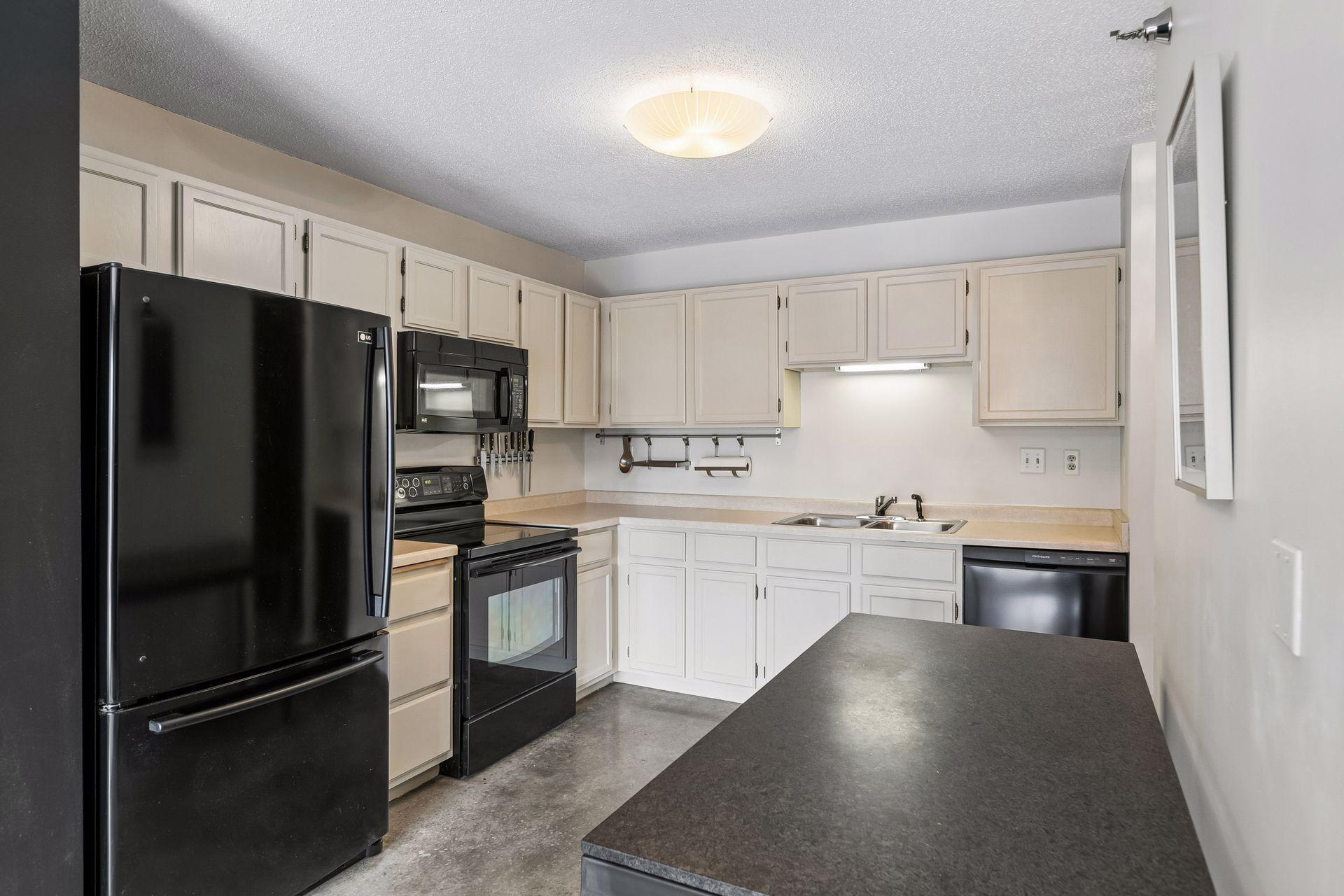 66 9th Street E 2113 Property Photo 5