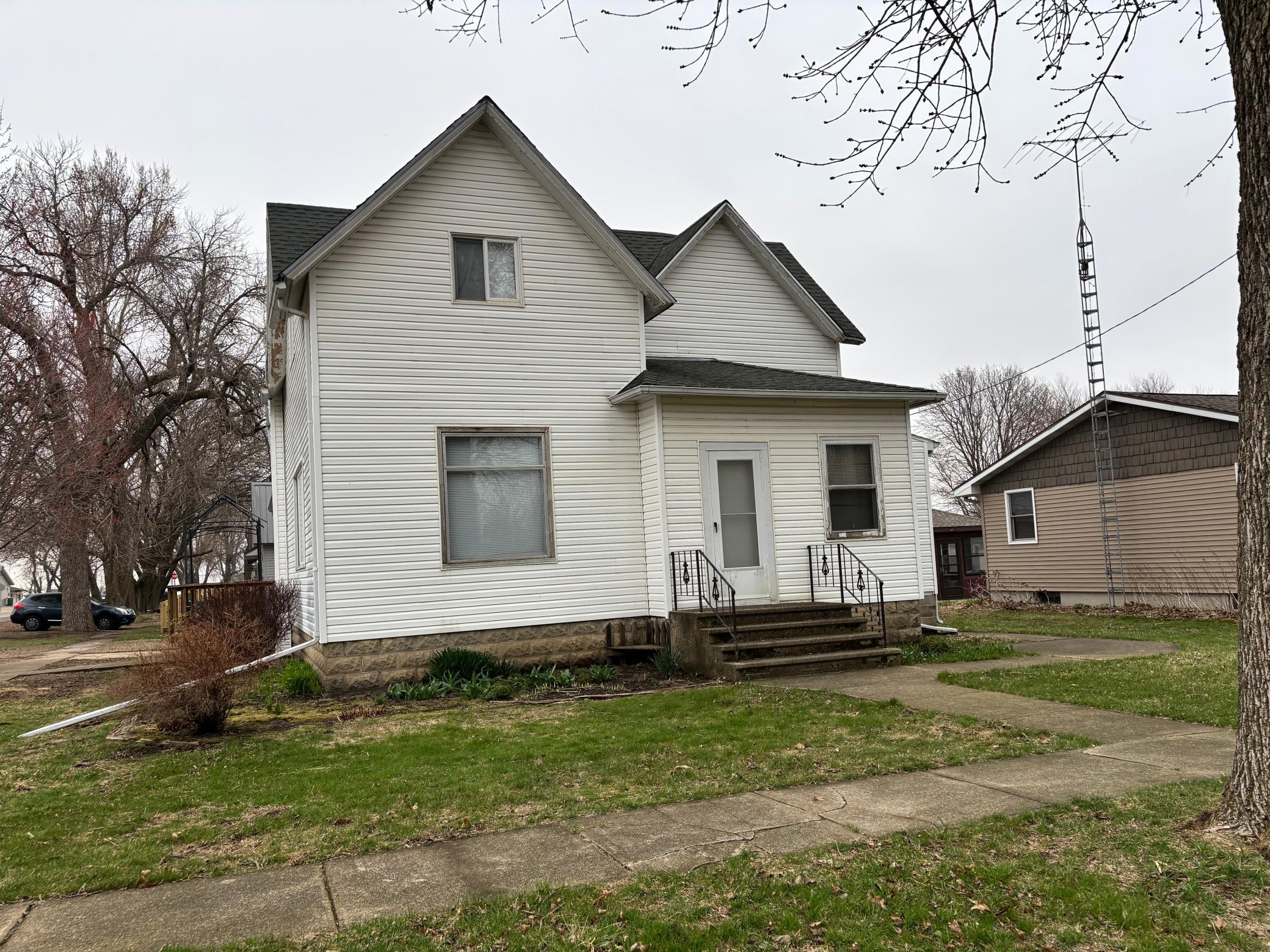 195 S Monroe Street Property Photo 3