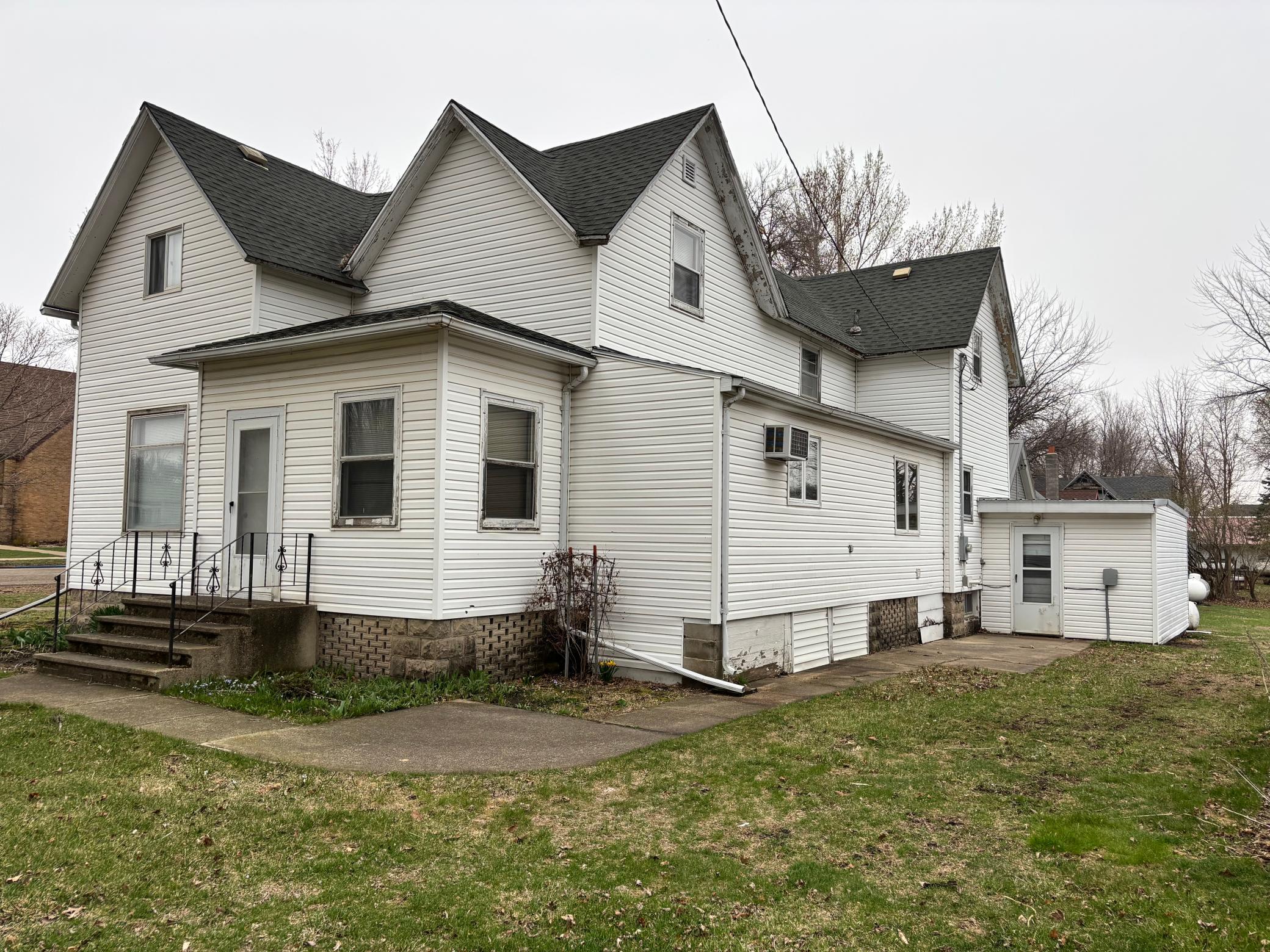 195 S Monroe Street Property Photo 4