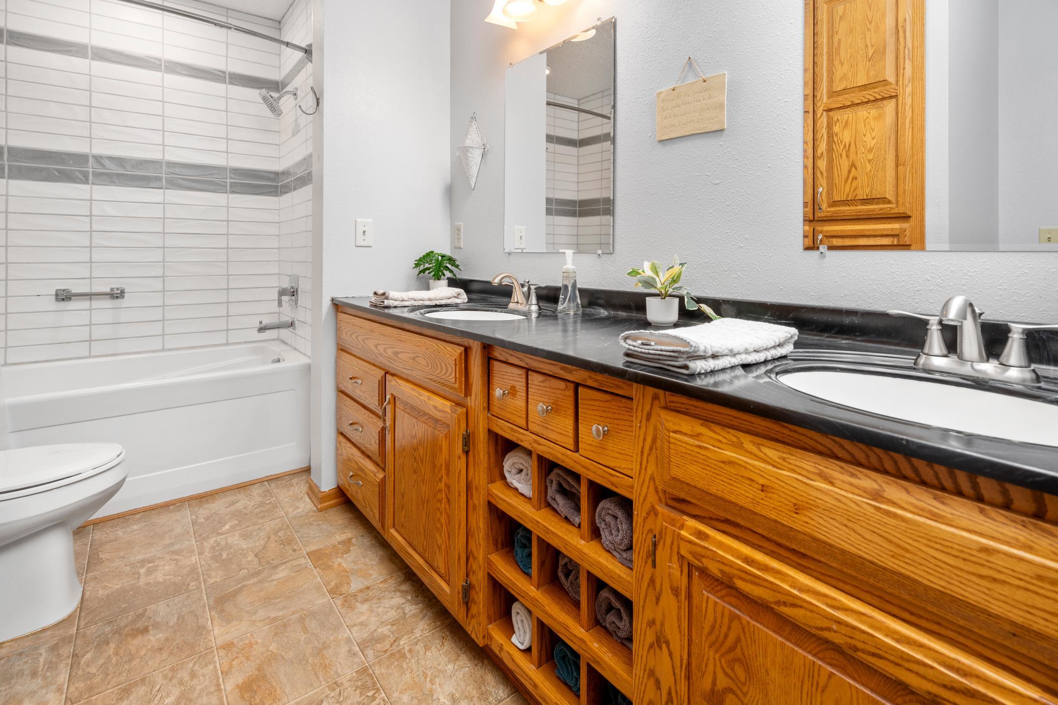 663 Roosevelt Road Property Photo 13
