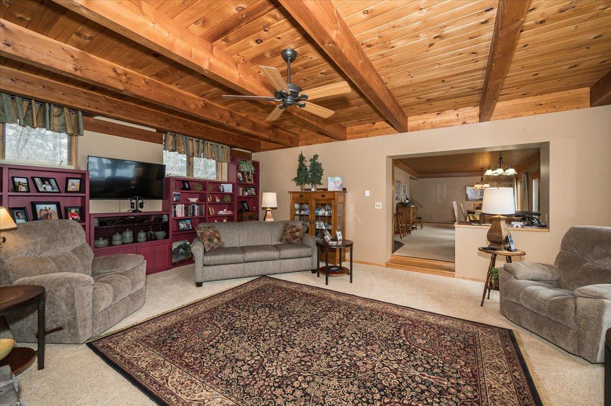 8305 S Summer Road Property Photo 3