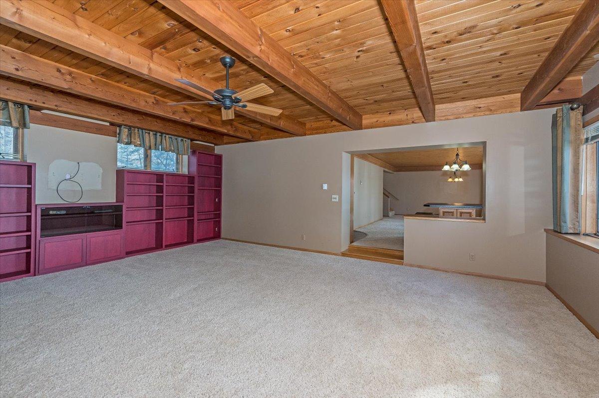 8305 S Summer Road Property Photo 7
