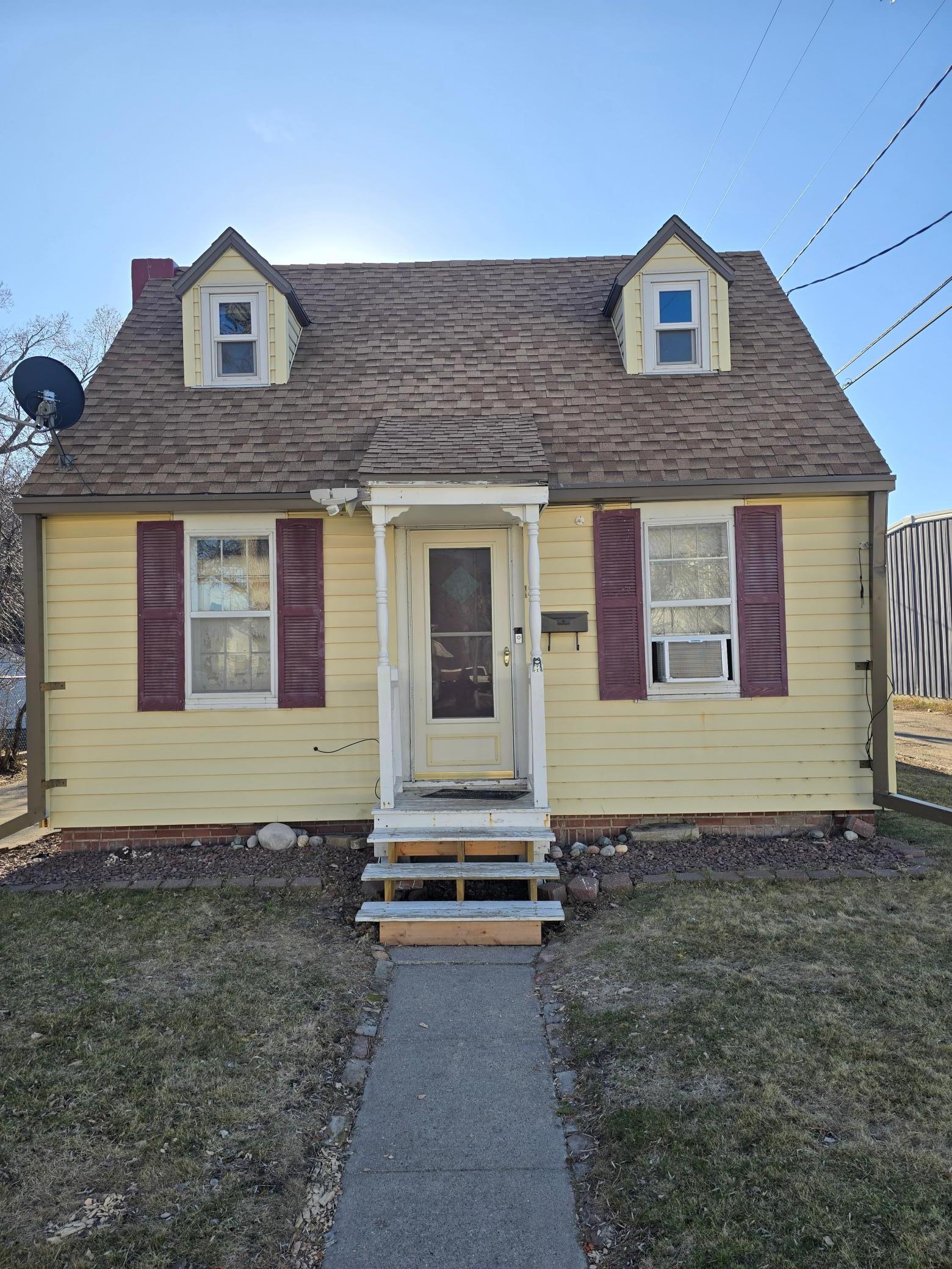 14 3rd Street E Property Photo 14