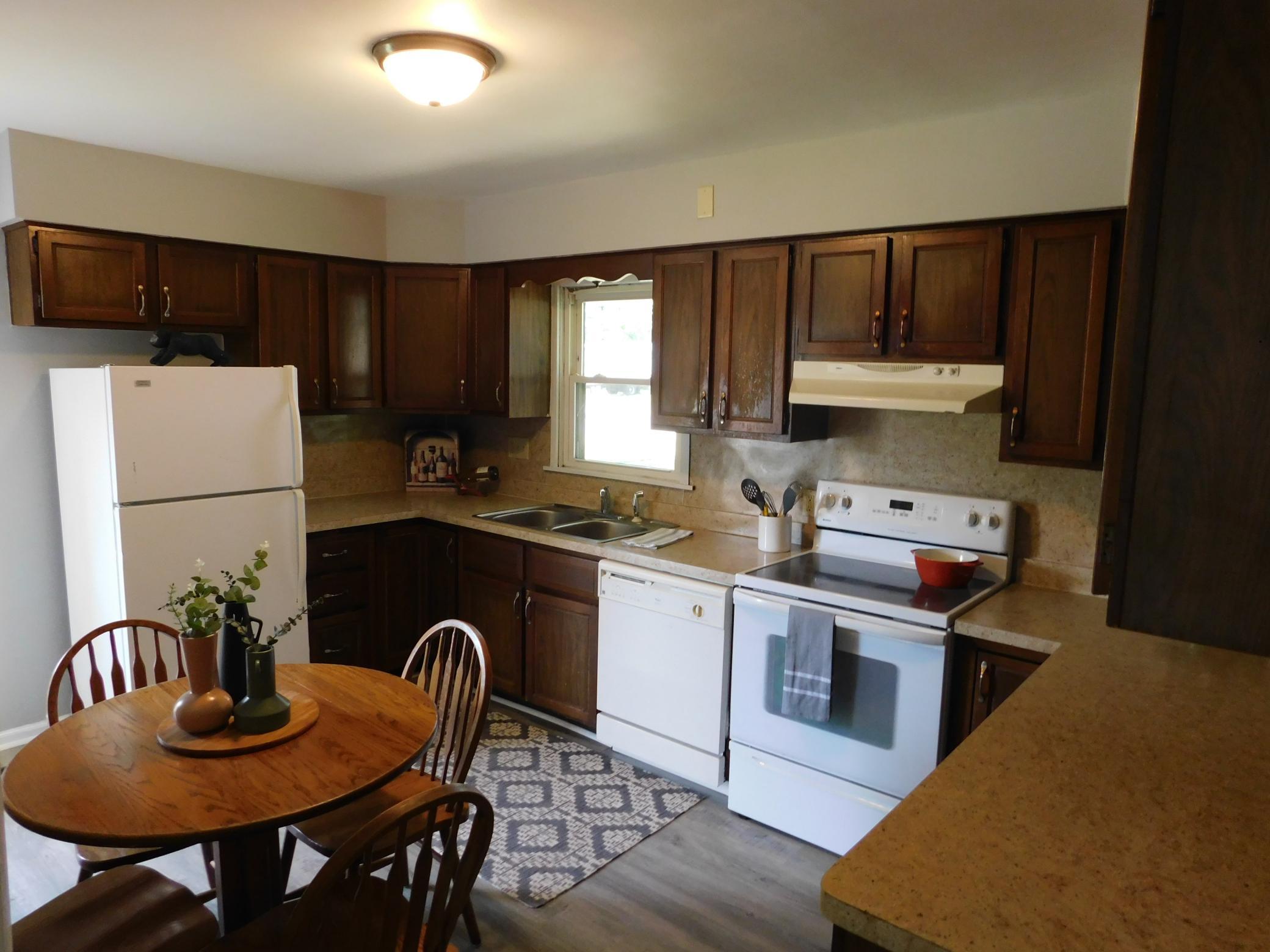 2607 Girard Avenue N Property Photo 2