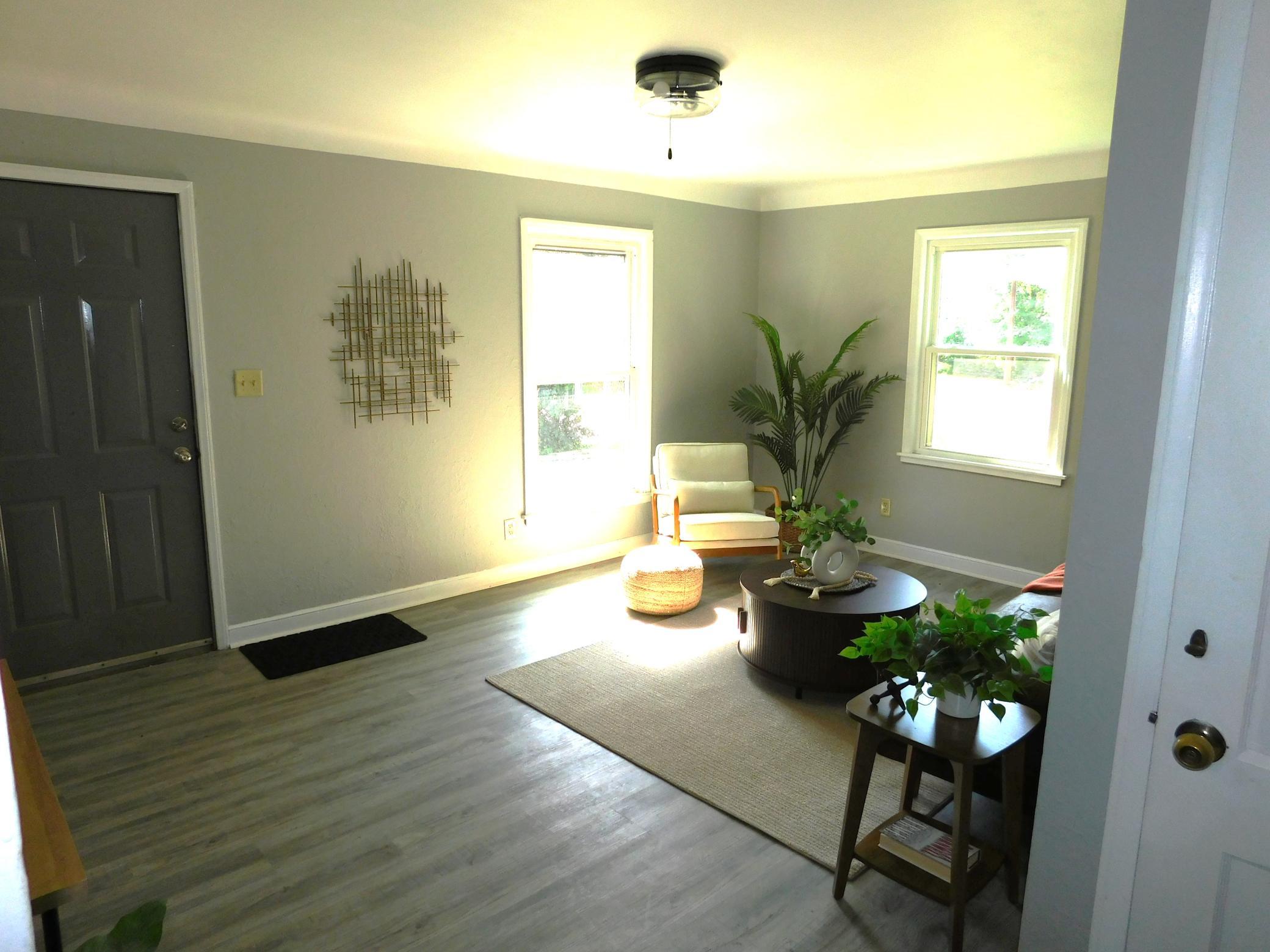 2607 Girard Avenue N Property Photo 3