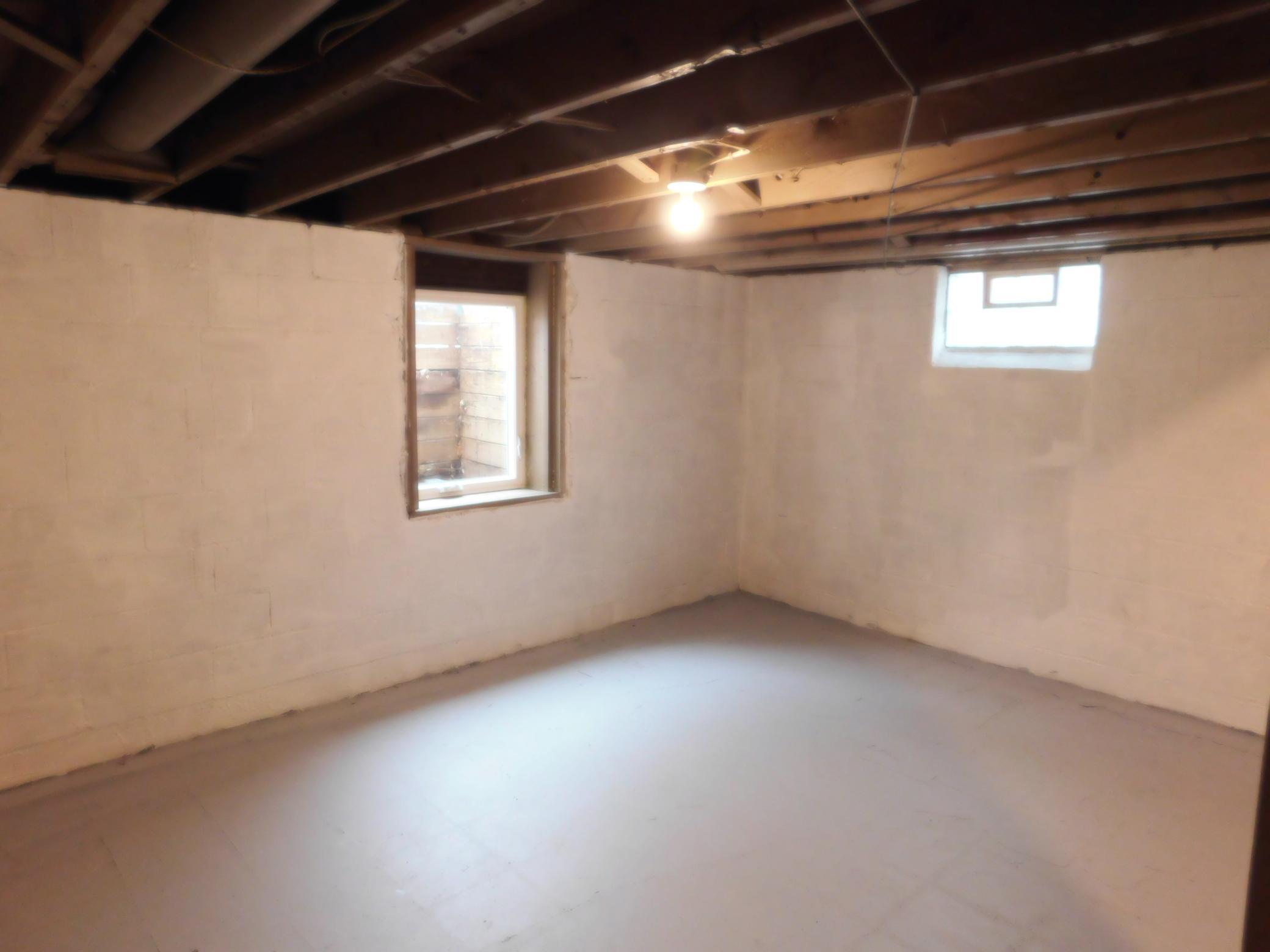 2607 Girard Avenue N Property Photo 15