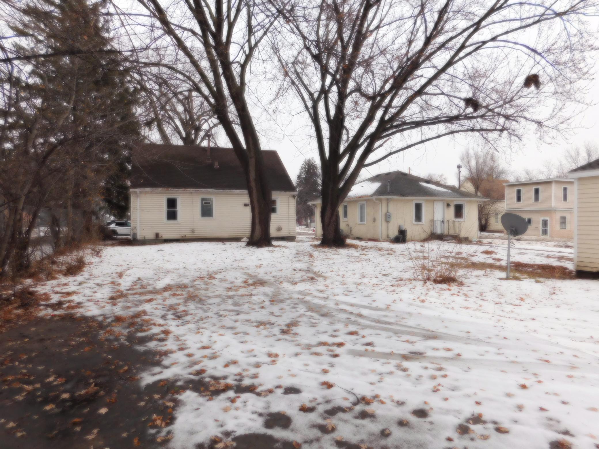 2607 Girard Avenue N Property Photo 17