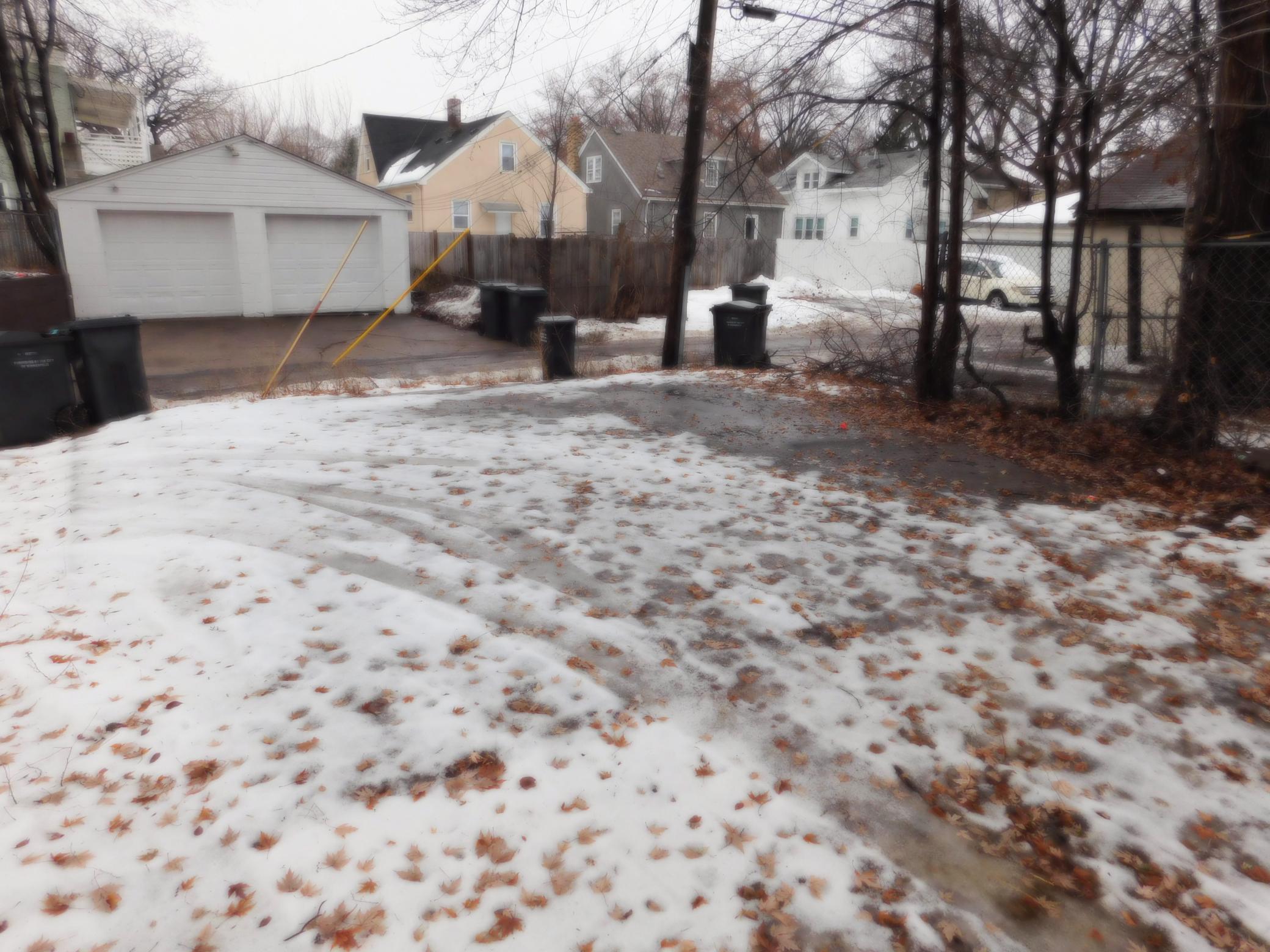 2607 Girard Avenue N Property Photo 18