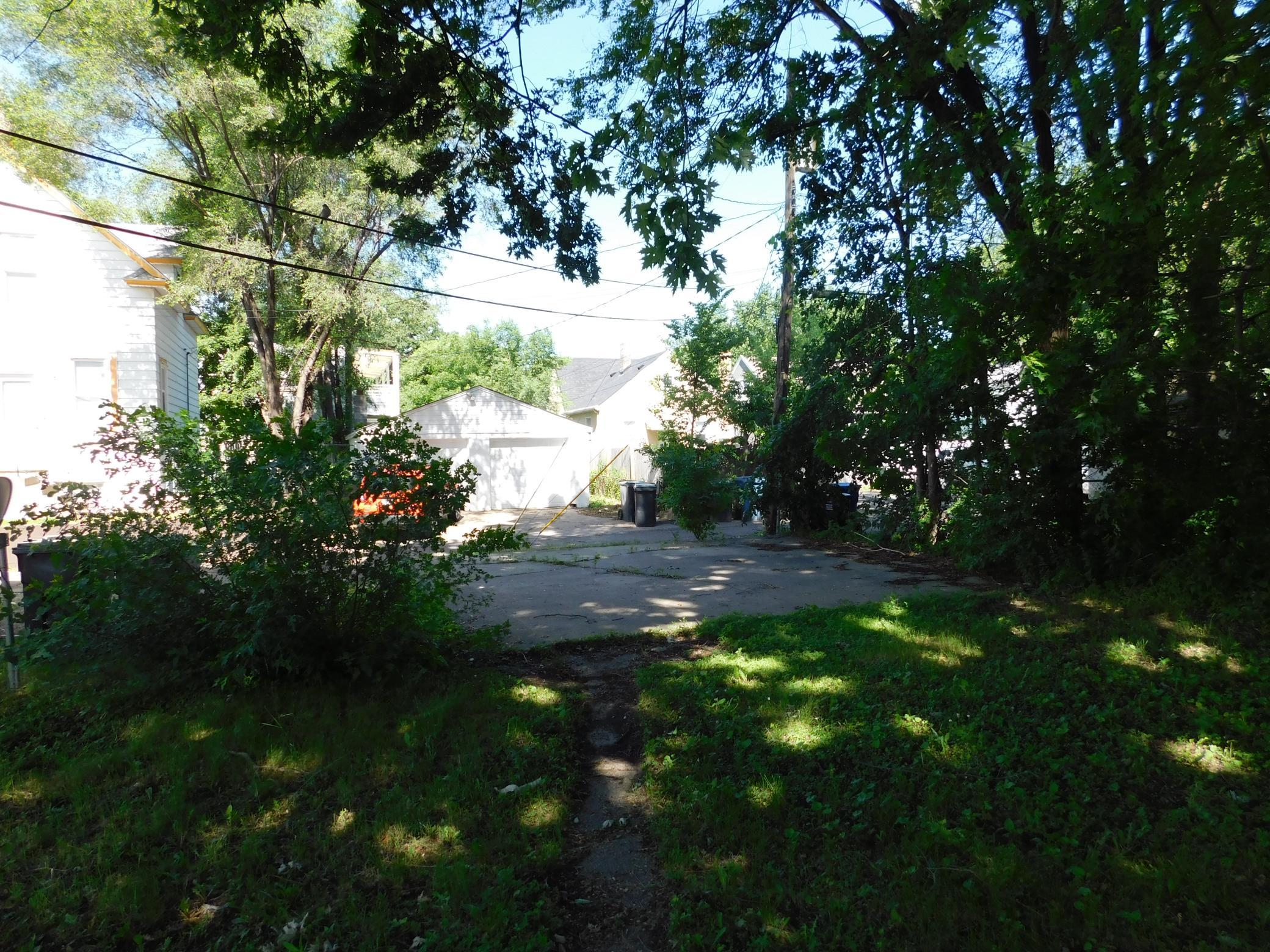 2607 Girard Avenue N Property Photo 19