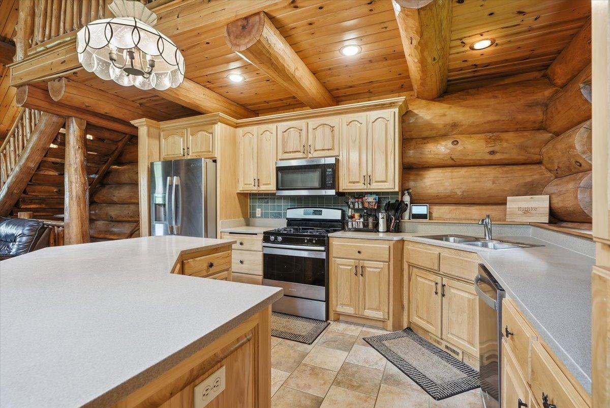 6483 State Highway 95 Property Photo 9