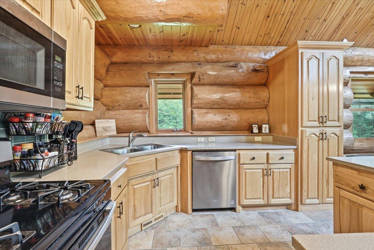 6483 State Highway 95 Property Photo 11