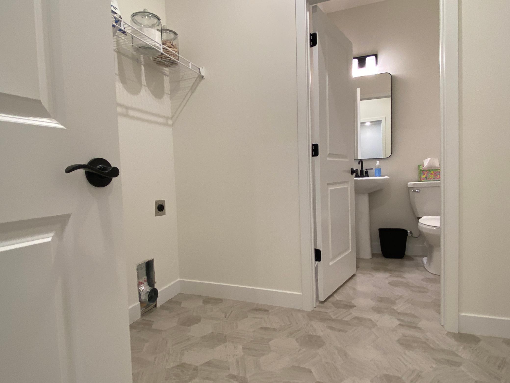 13784 Hollybrook Circle Property Photo 6