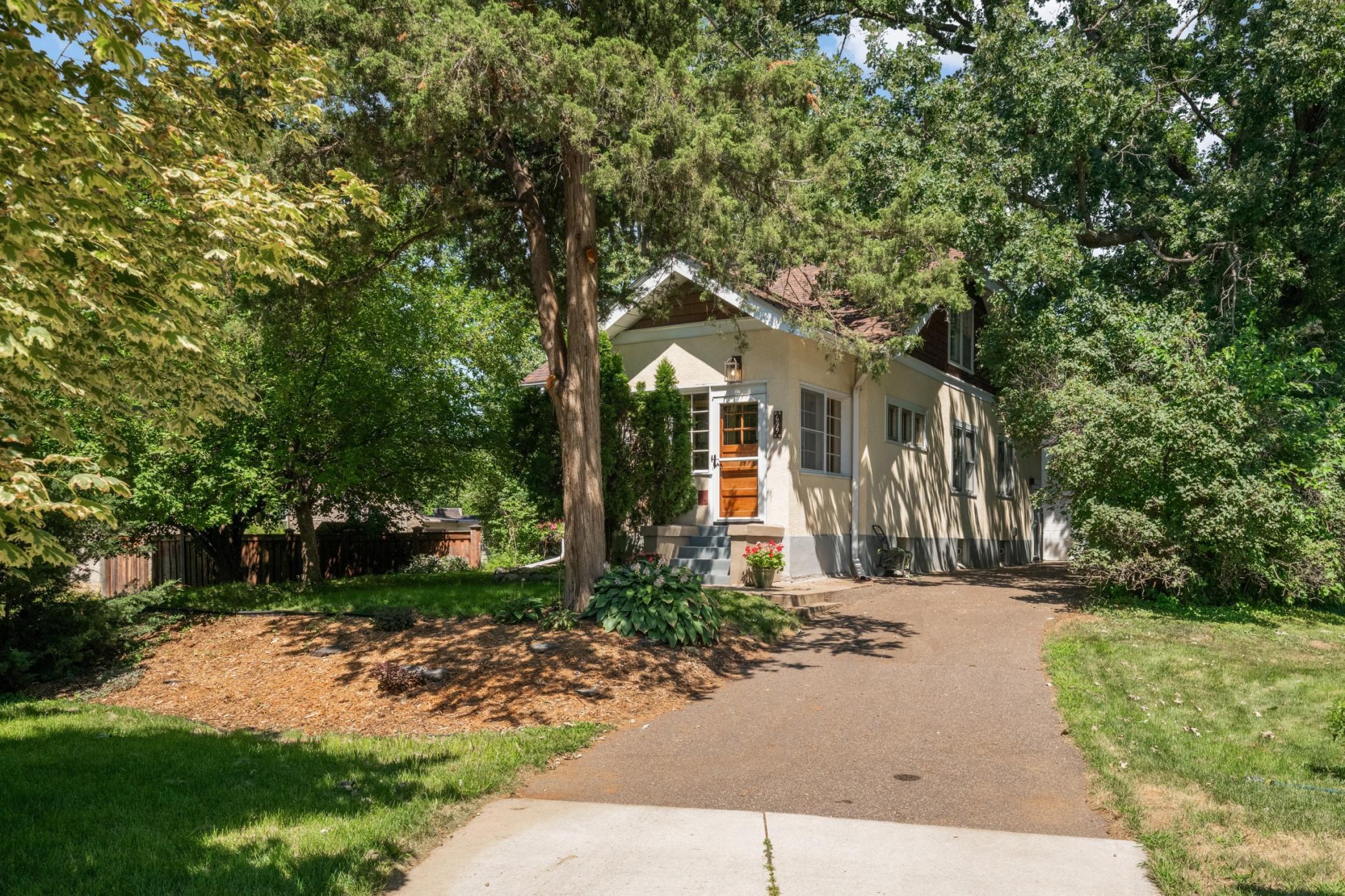 699 Wheelock Parkway W Property Photo 6