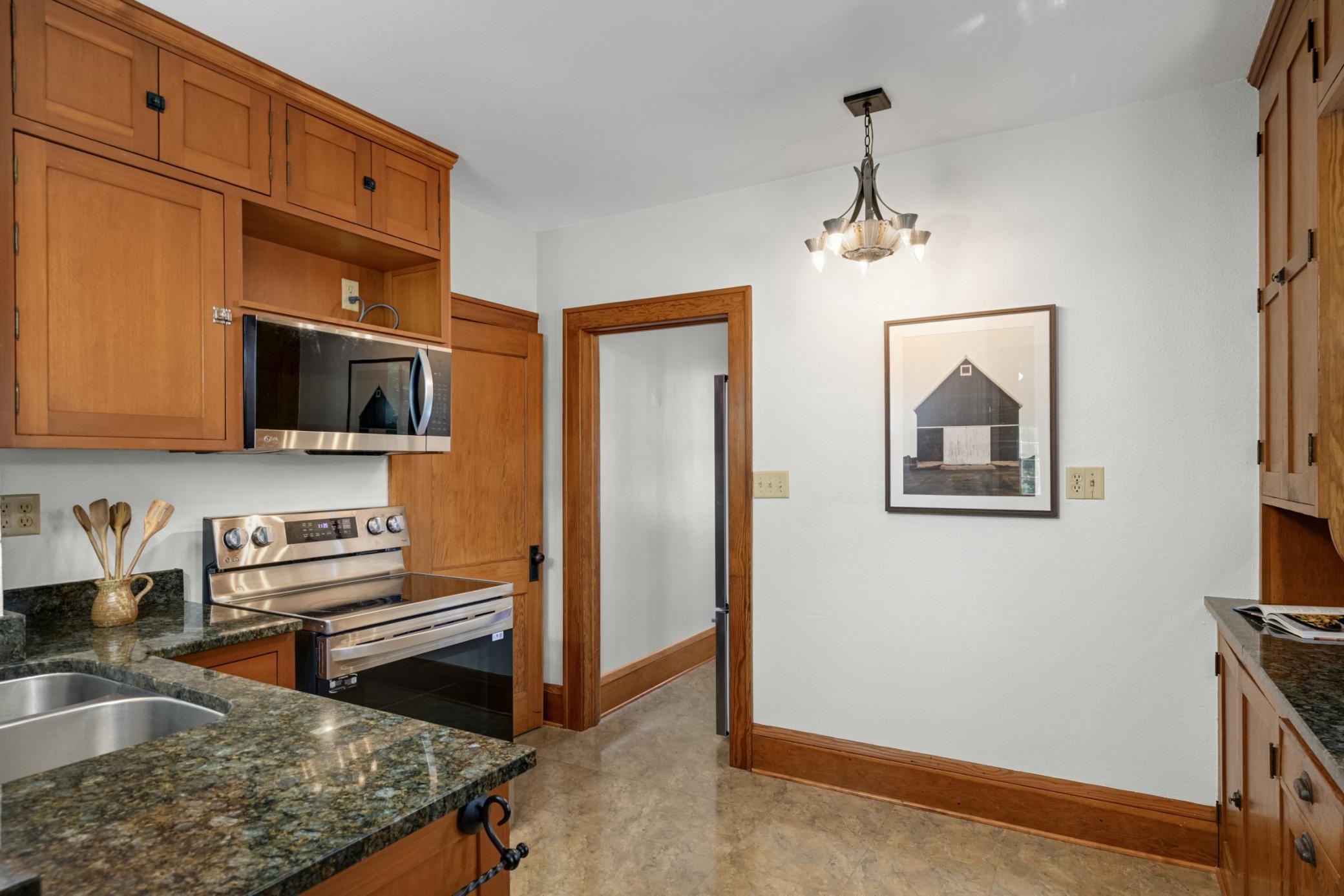 699 Wheelock Parkway W Property Photo 15