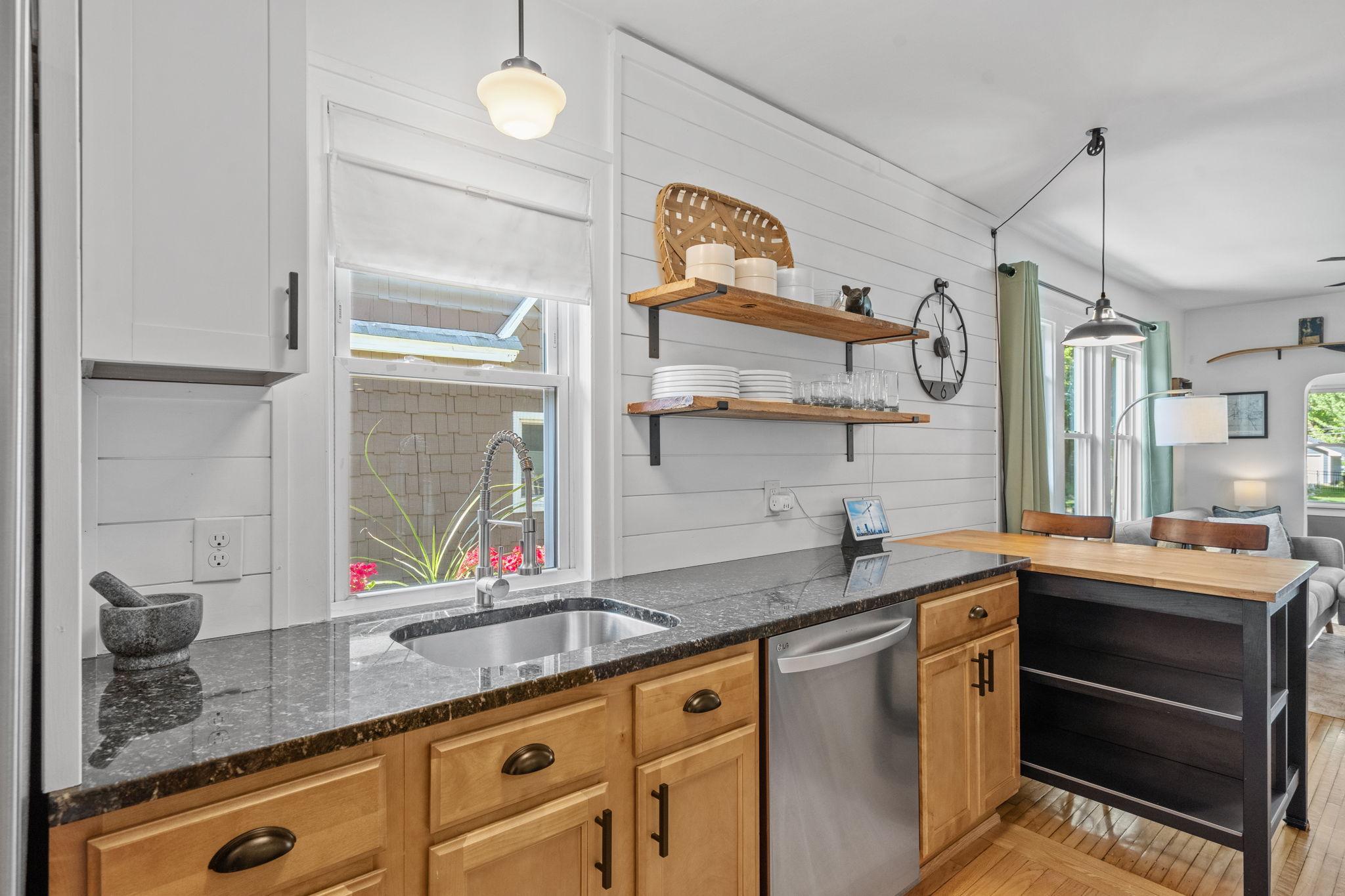 1828 Eustis Street Property Photo 9