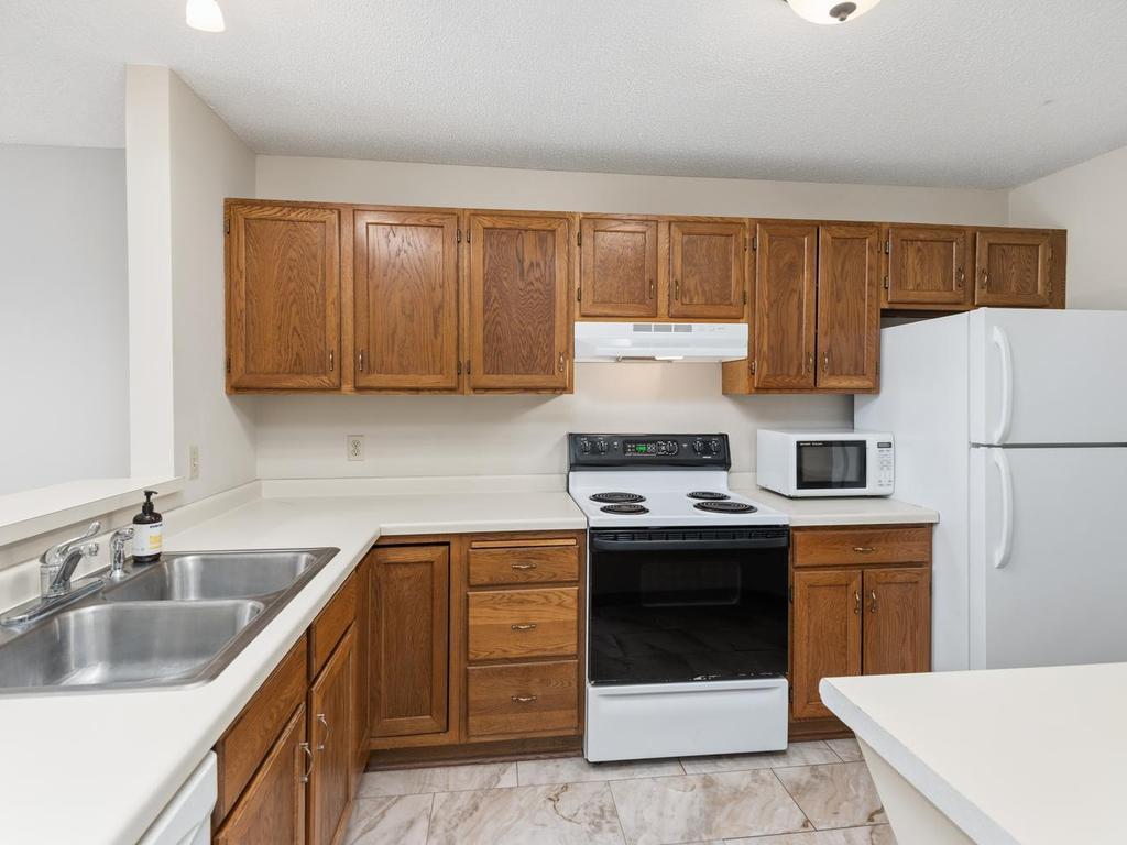 7605 Edinborough Way 6214 Property Photo 11