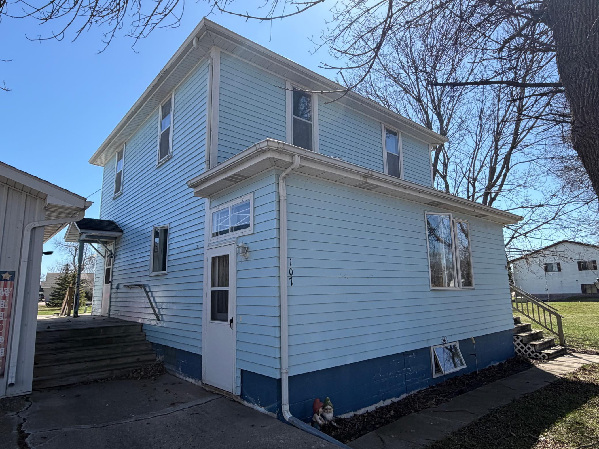 107 3rd Avenue Property Photo 3