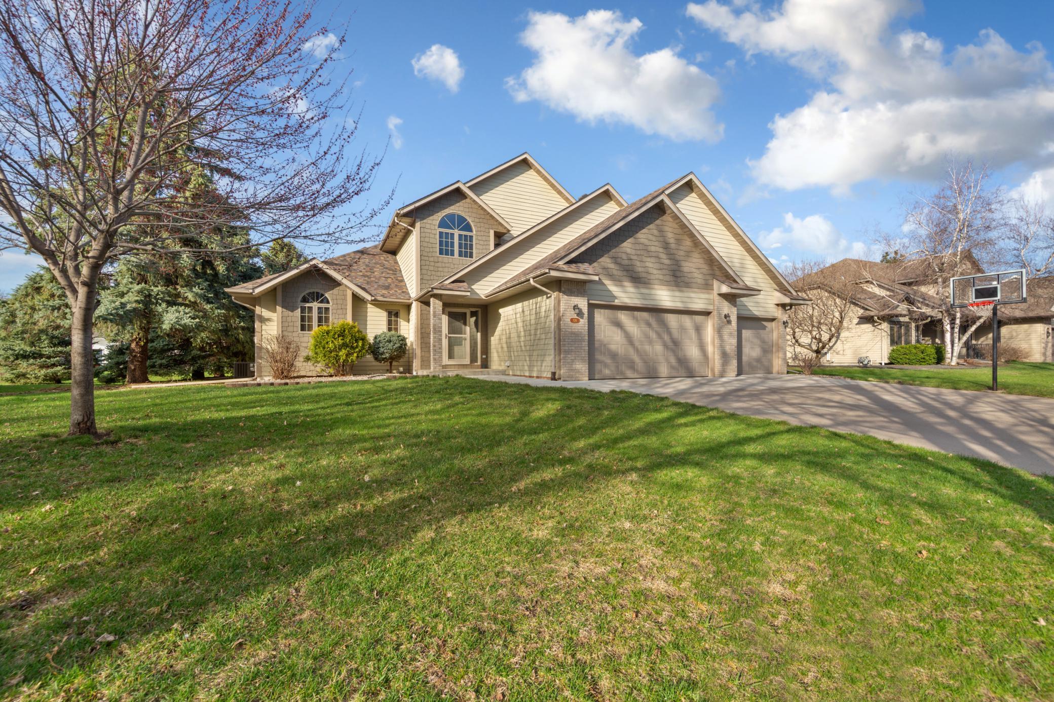 1526 Castle Drive Property Photo 1