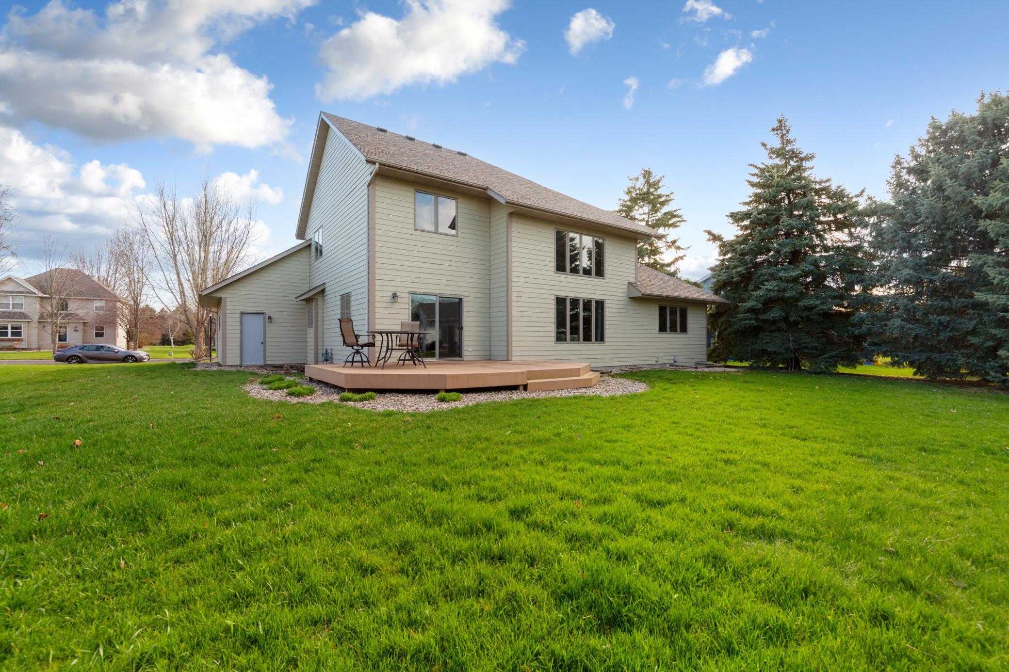 1526 Castle Drive Property Photo 4