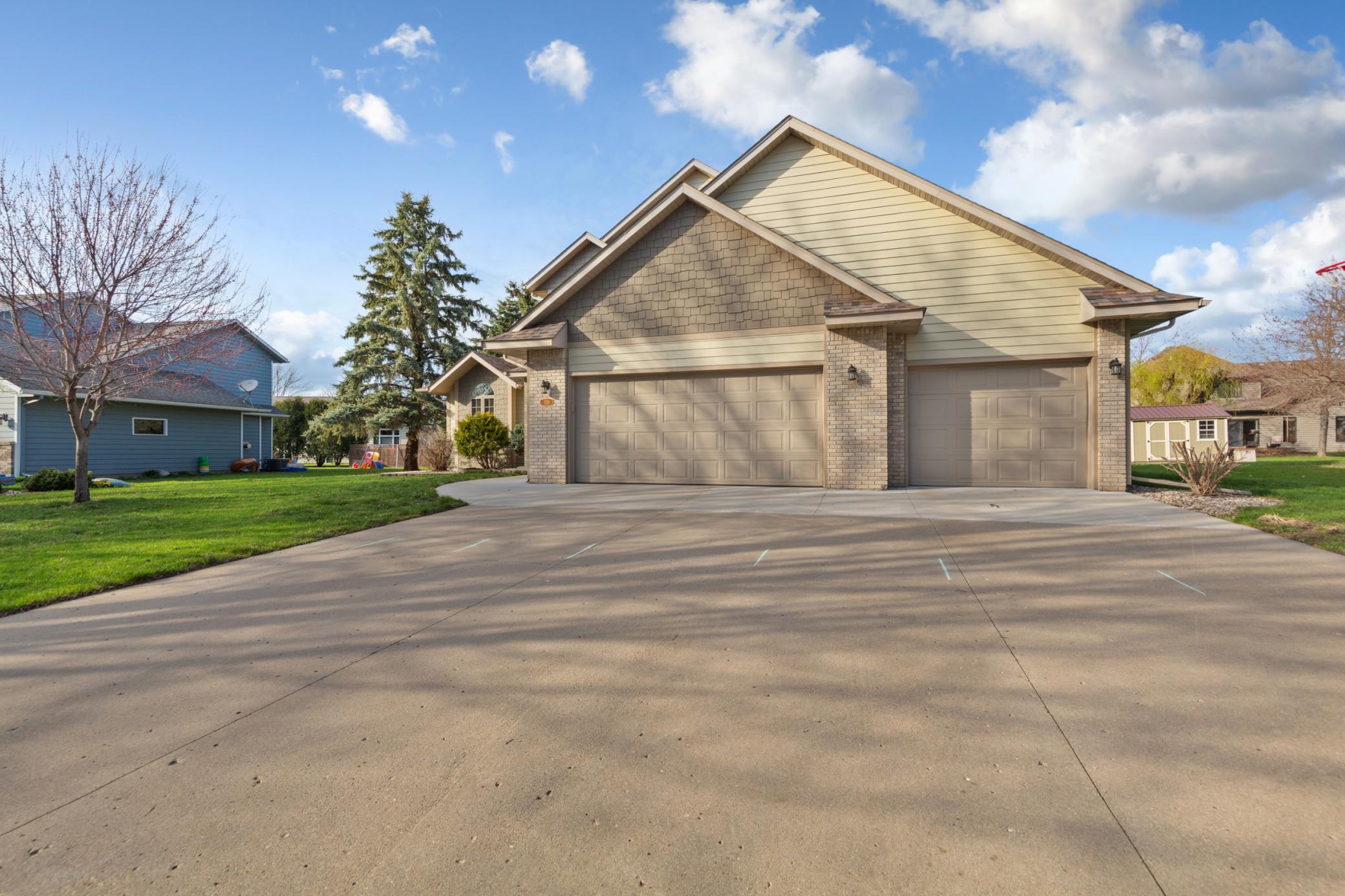 1526 Castle Drive Property Photo 8