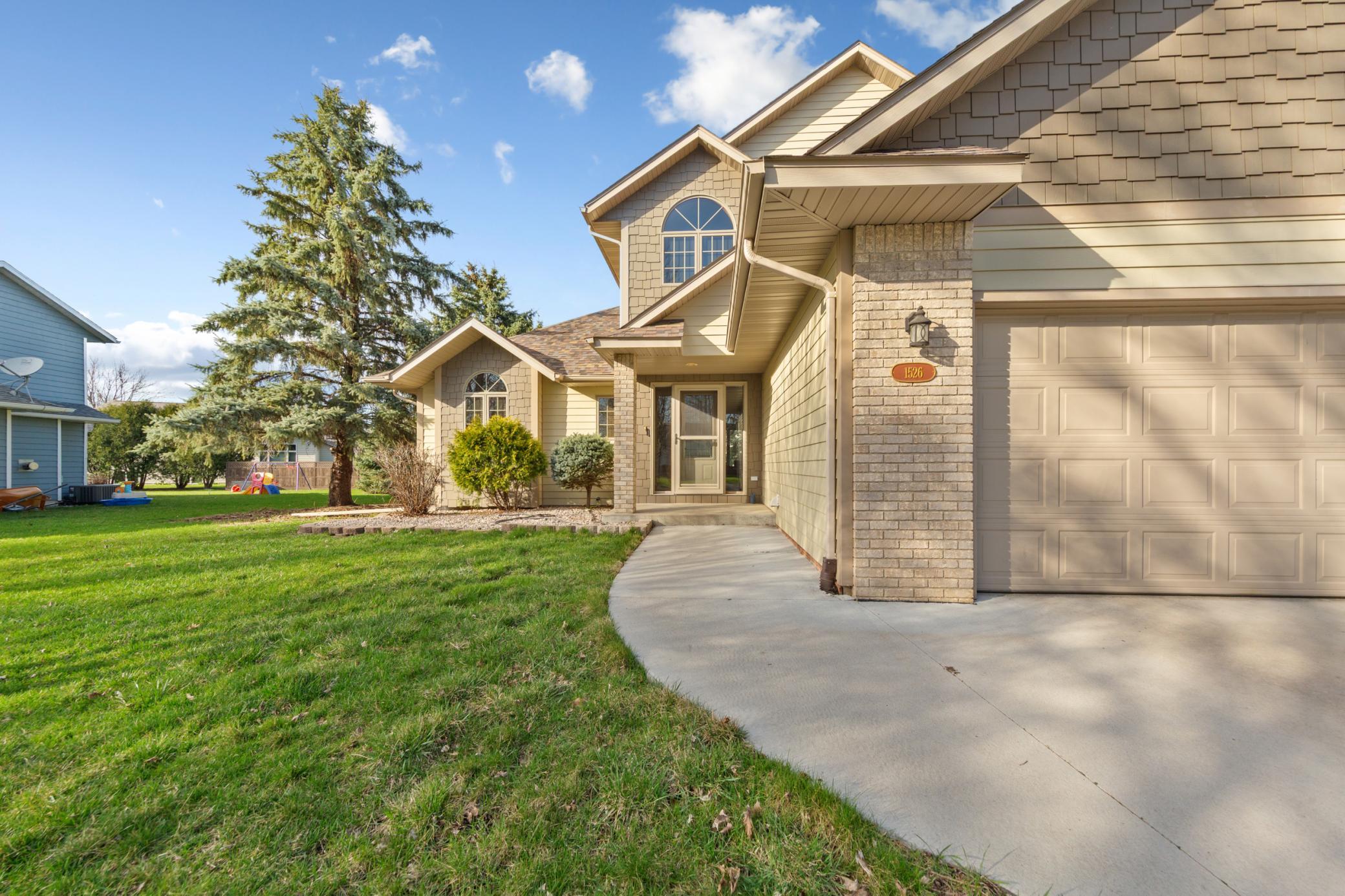 1526 Castle Drive Property Photo 9