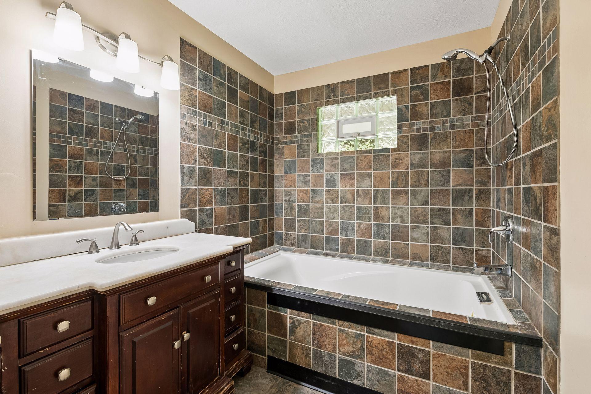 9934 Maple Avenue Property Photo 13