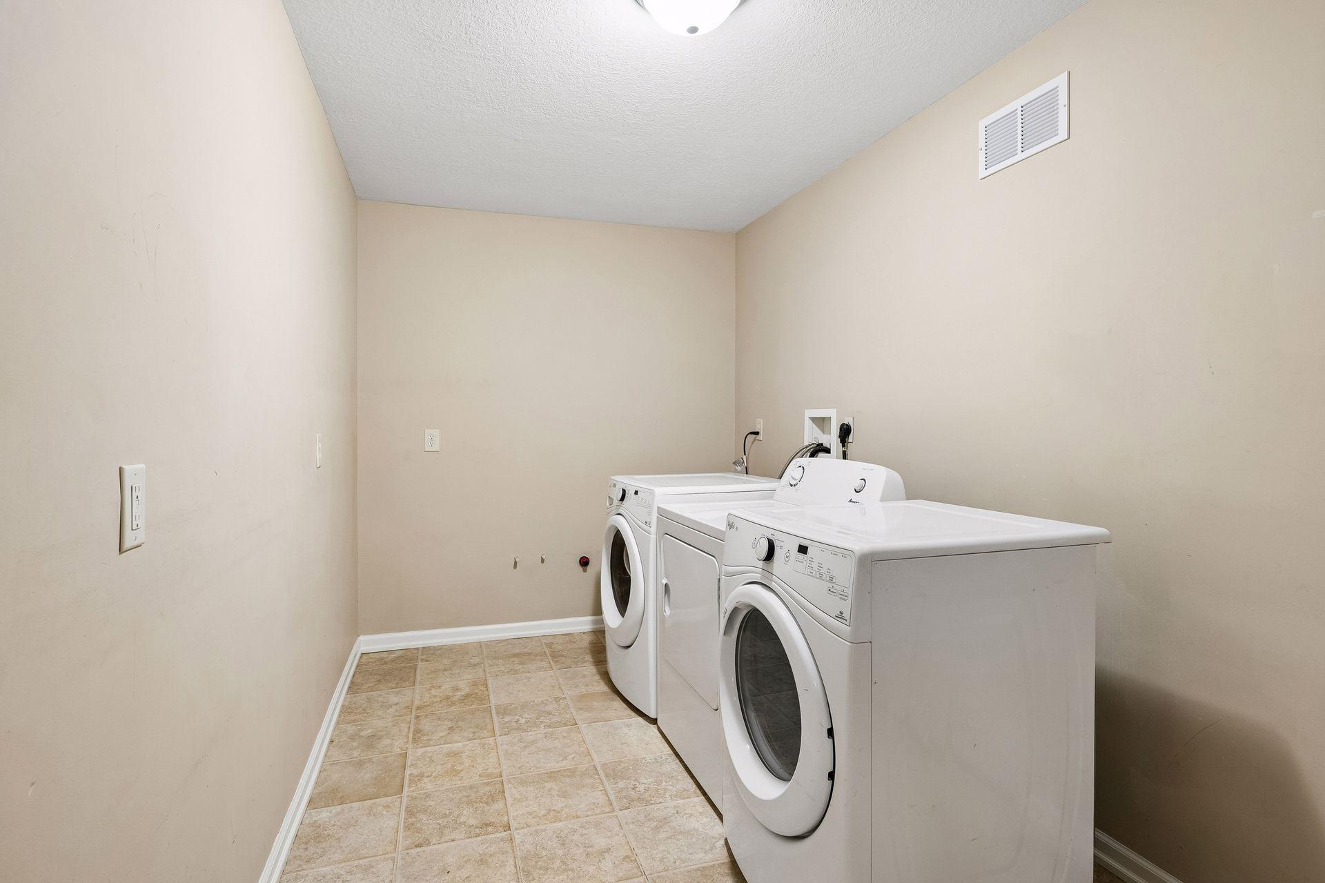 9934 Maple Avenue Property Photo 24