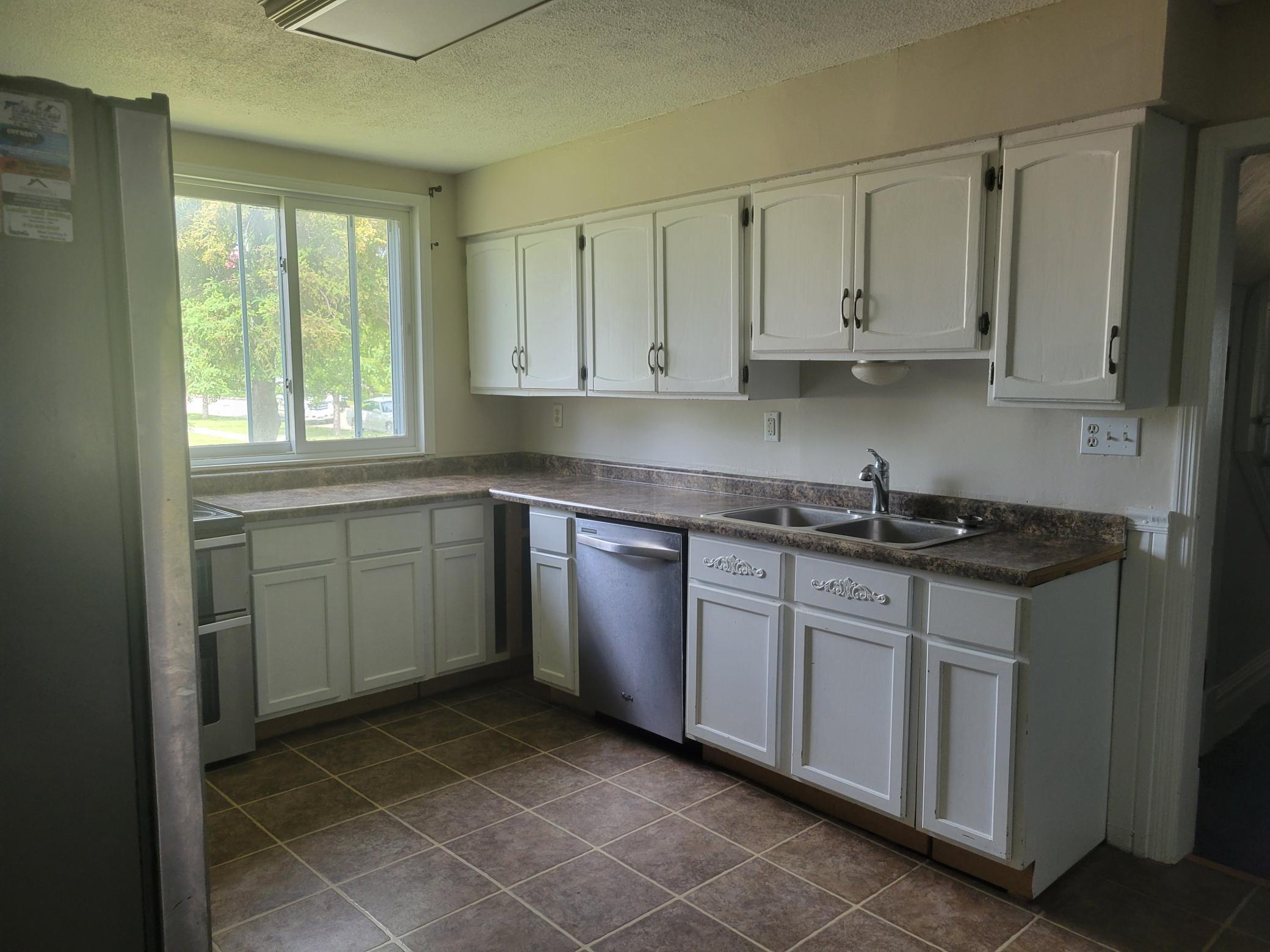 933 Labree Avenue N Property Photo 17