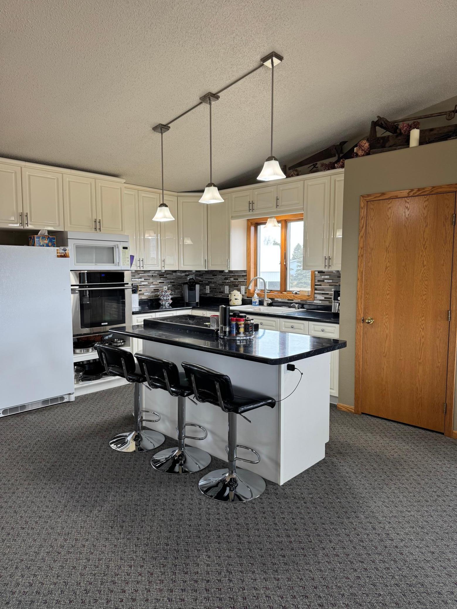 402 Main Avenue Property Photo 9