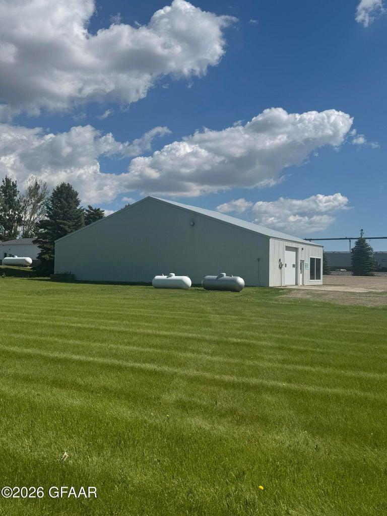 402 Main Avenue Property Photo 27