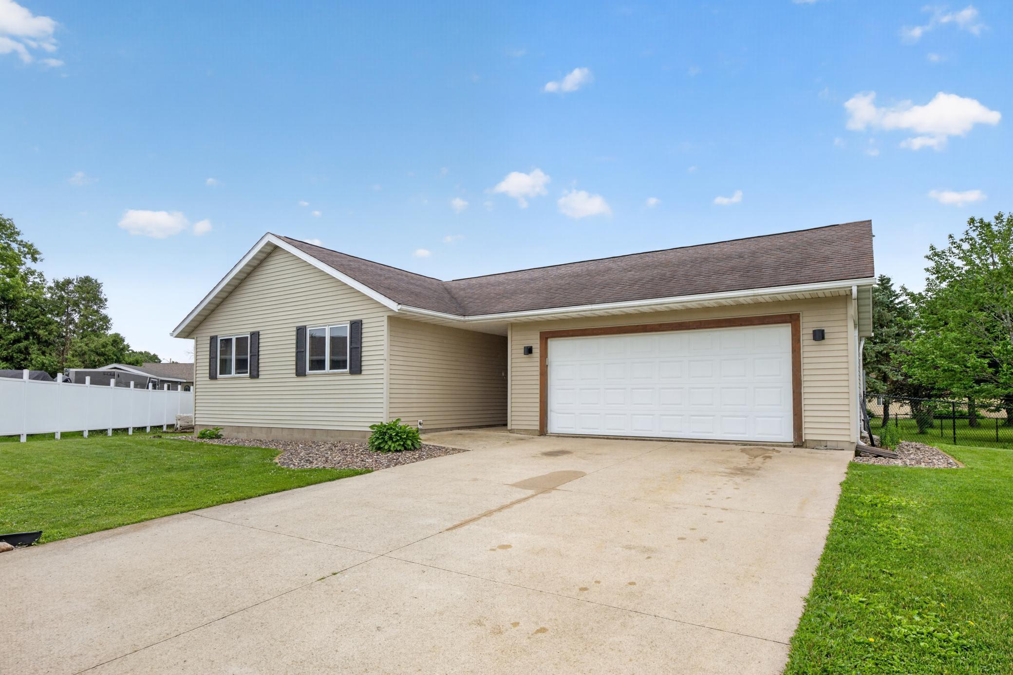 100 Capelle Street Property Photo 1