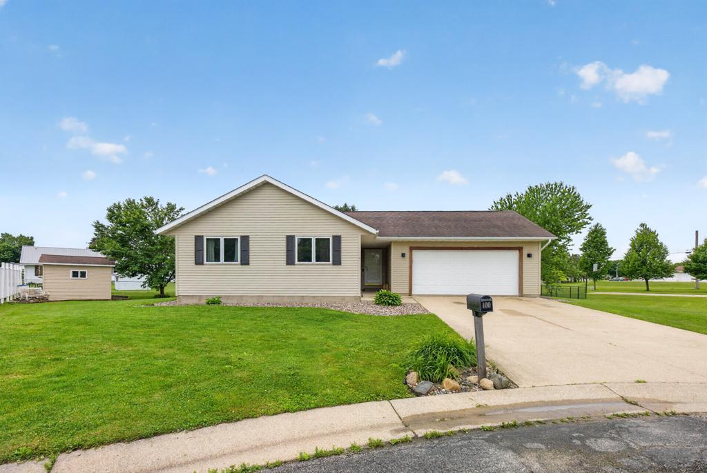 100 Capelle Street Property Photo 2