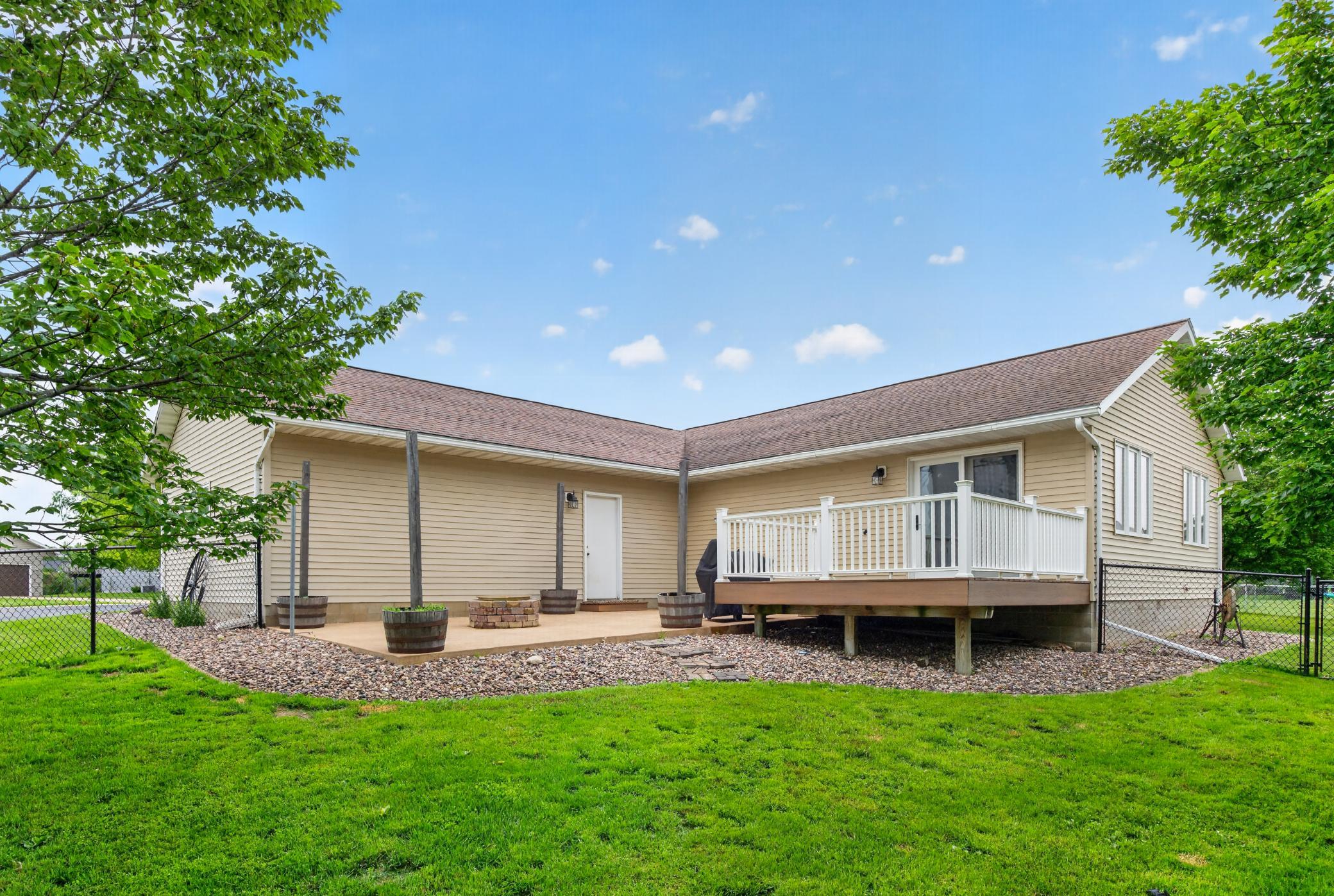 100 Capelle Street Property Photo 4