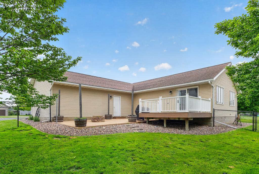 100 Capelle Street Property Photo 6